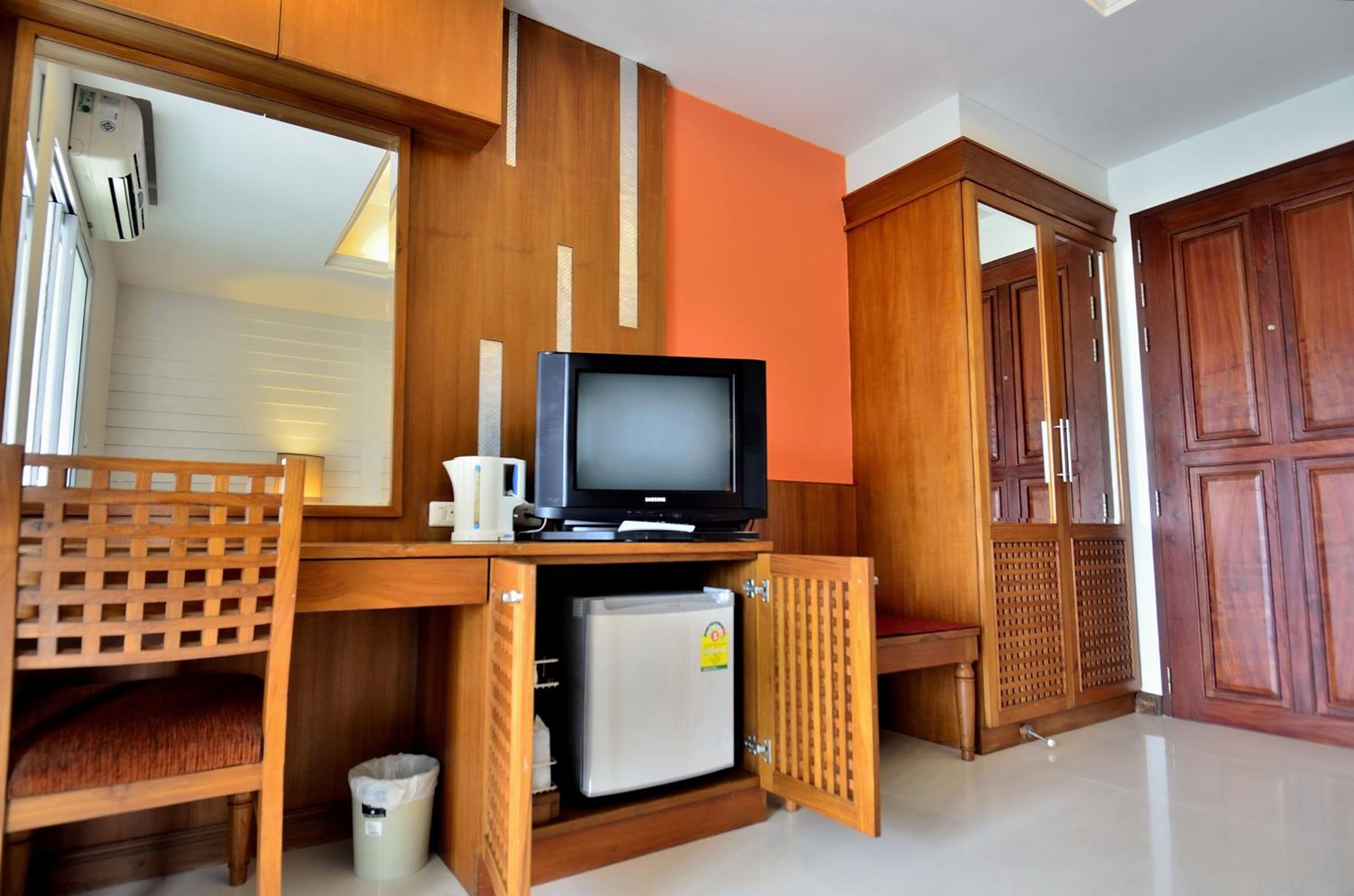 First Double or Twin Room - Room Only - Photo 8
