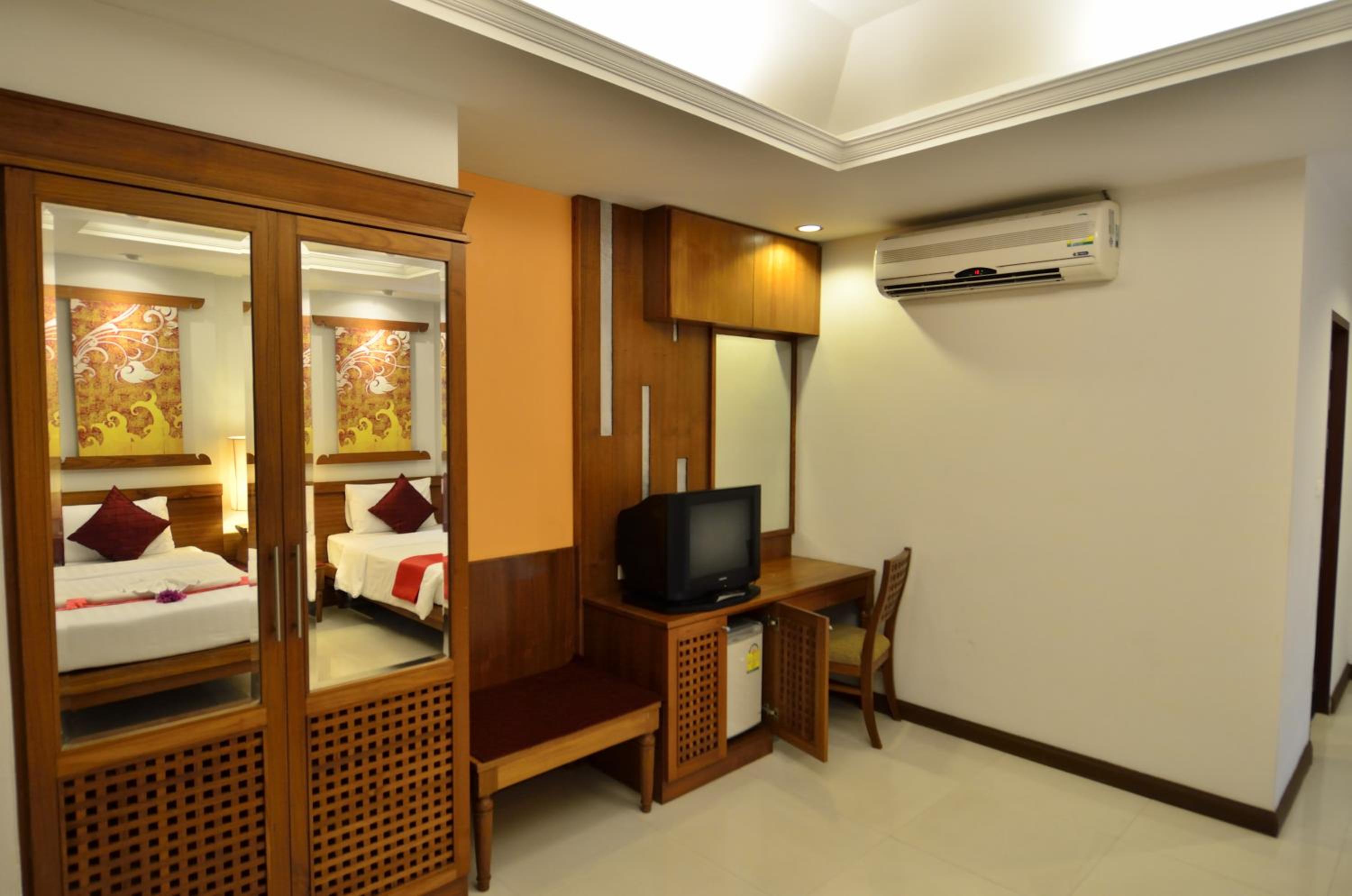First Double or Twin Room - Room Only - Photo 9