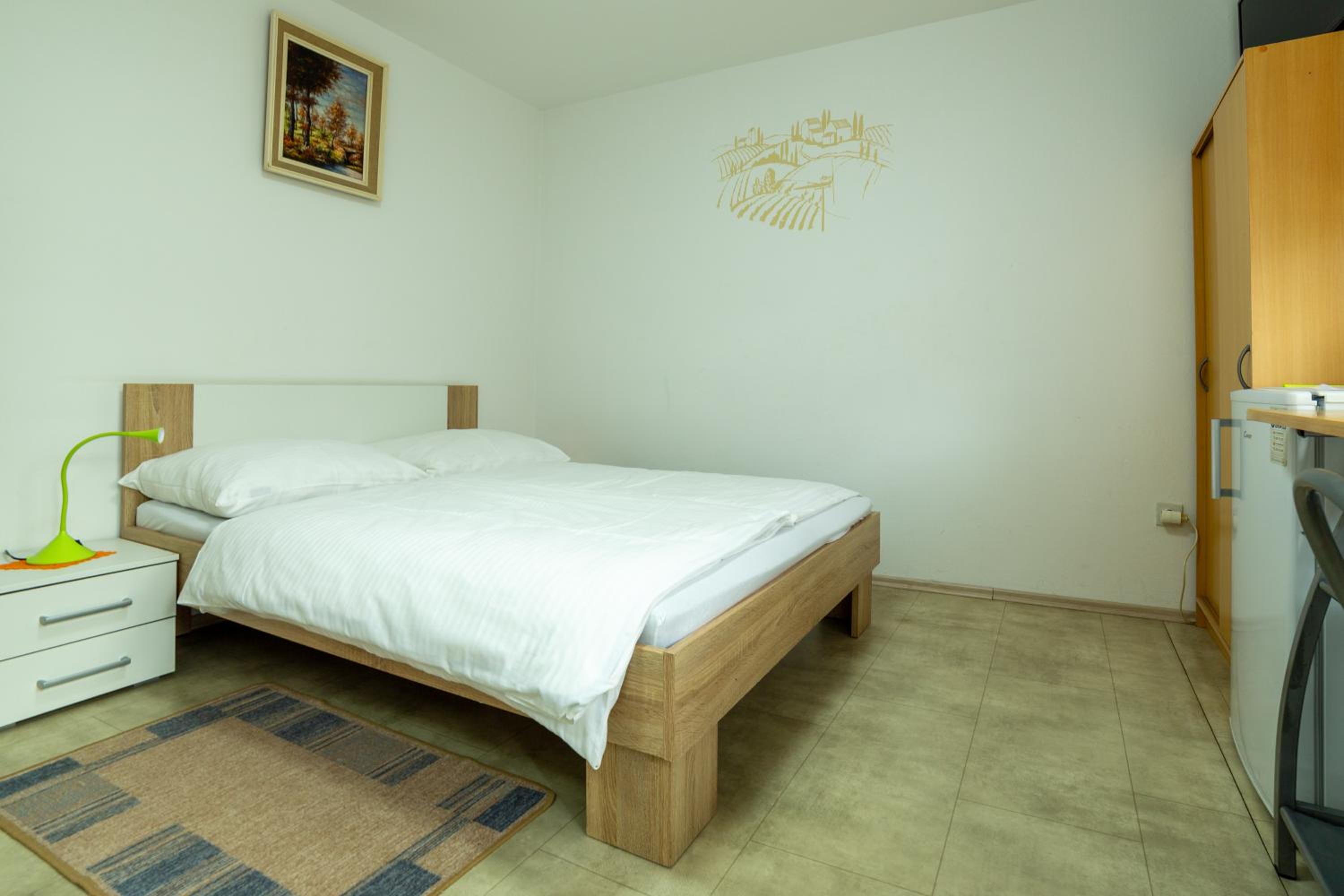 Double Room - Photo 3