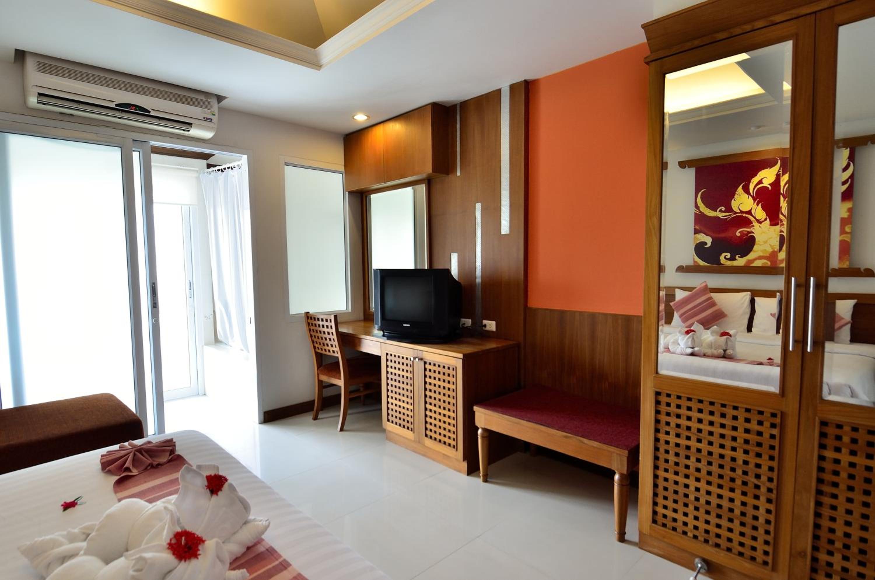First Double or Twin Room - Breakfast - Photo 8