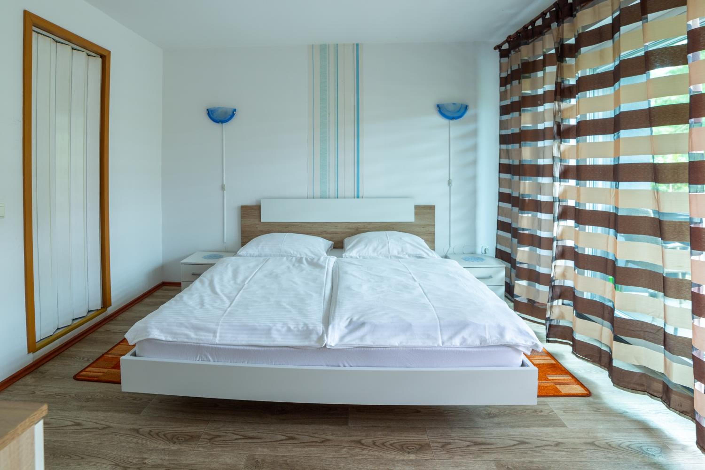 One-Bedroom Apartment - Photo 6