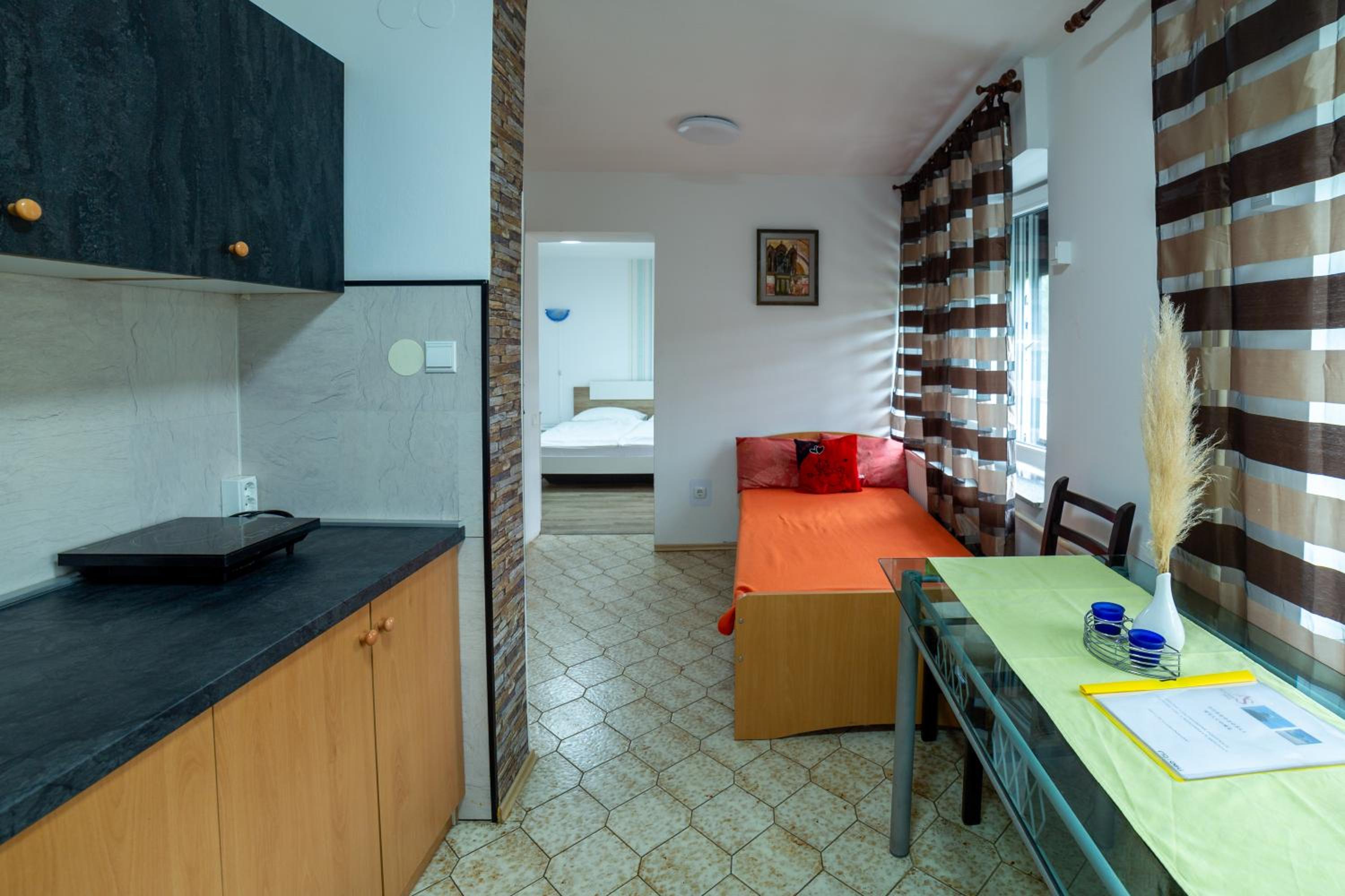 One-Bedroom Apartment - Photo 4