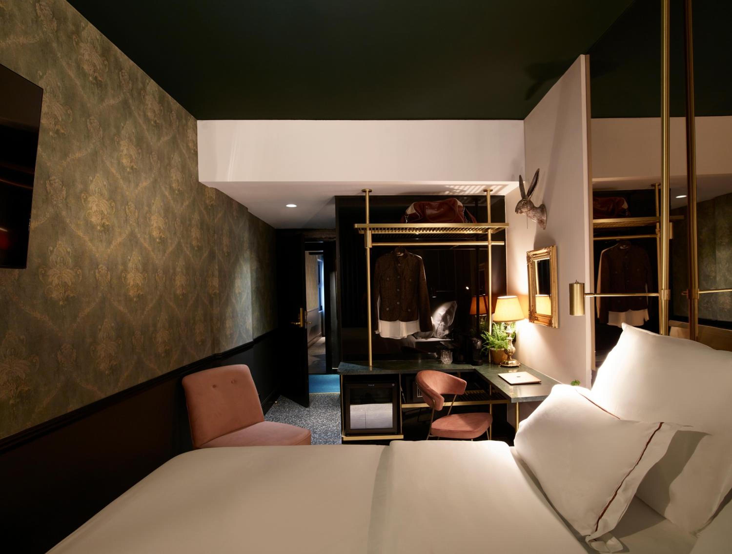 Atrium Room with Balcony photo 1