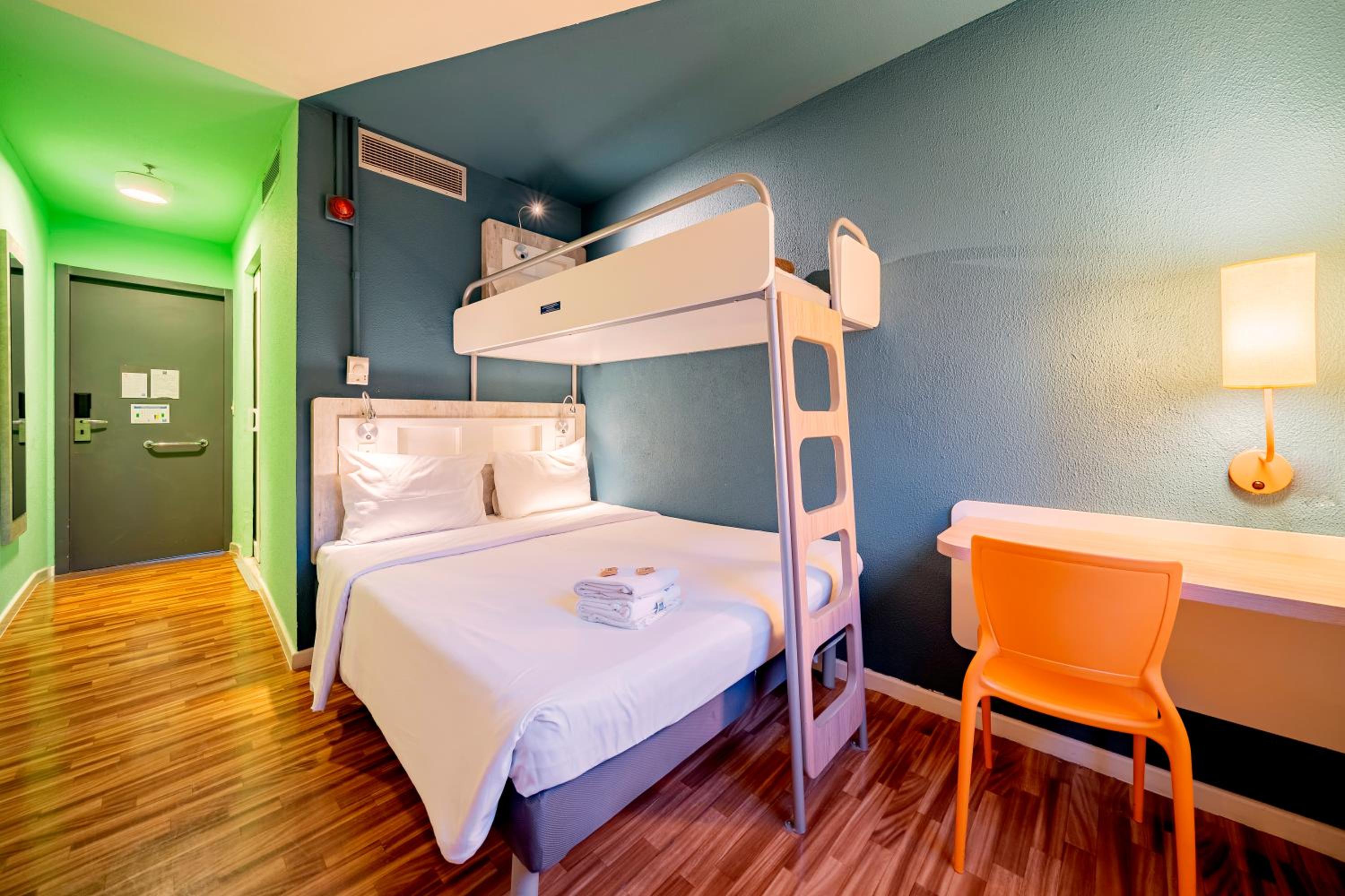 ibis budget SP Centro São João — Standard Apartment with Overlapping Bed