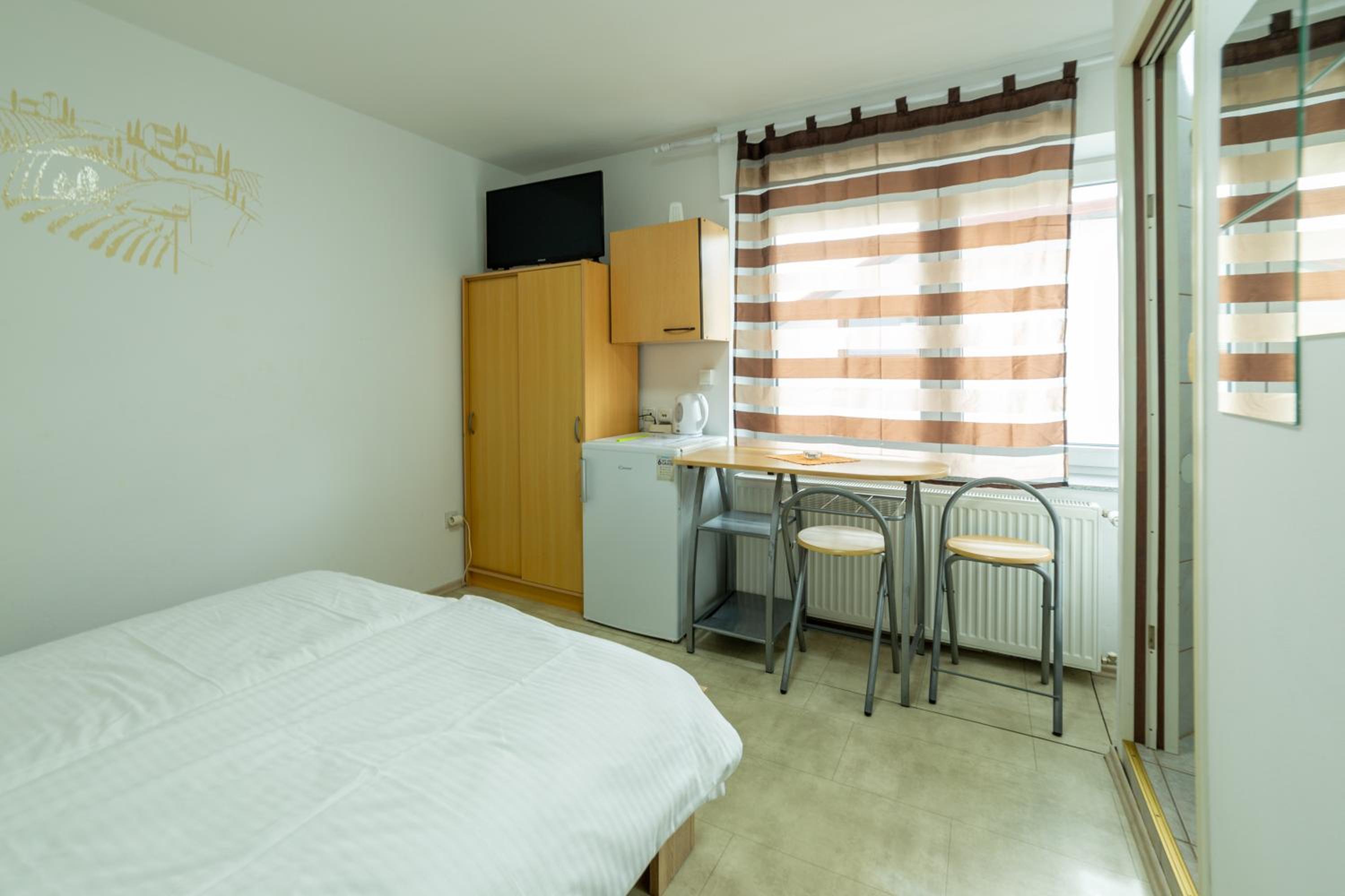 Double Room - Photo 5