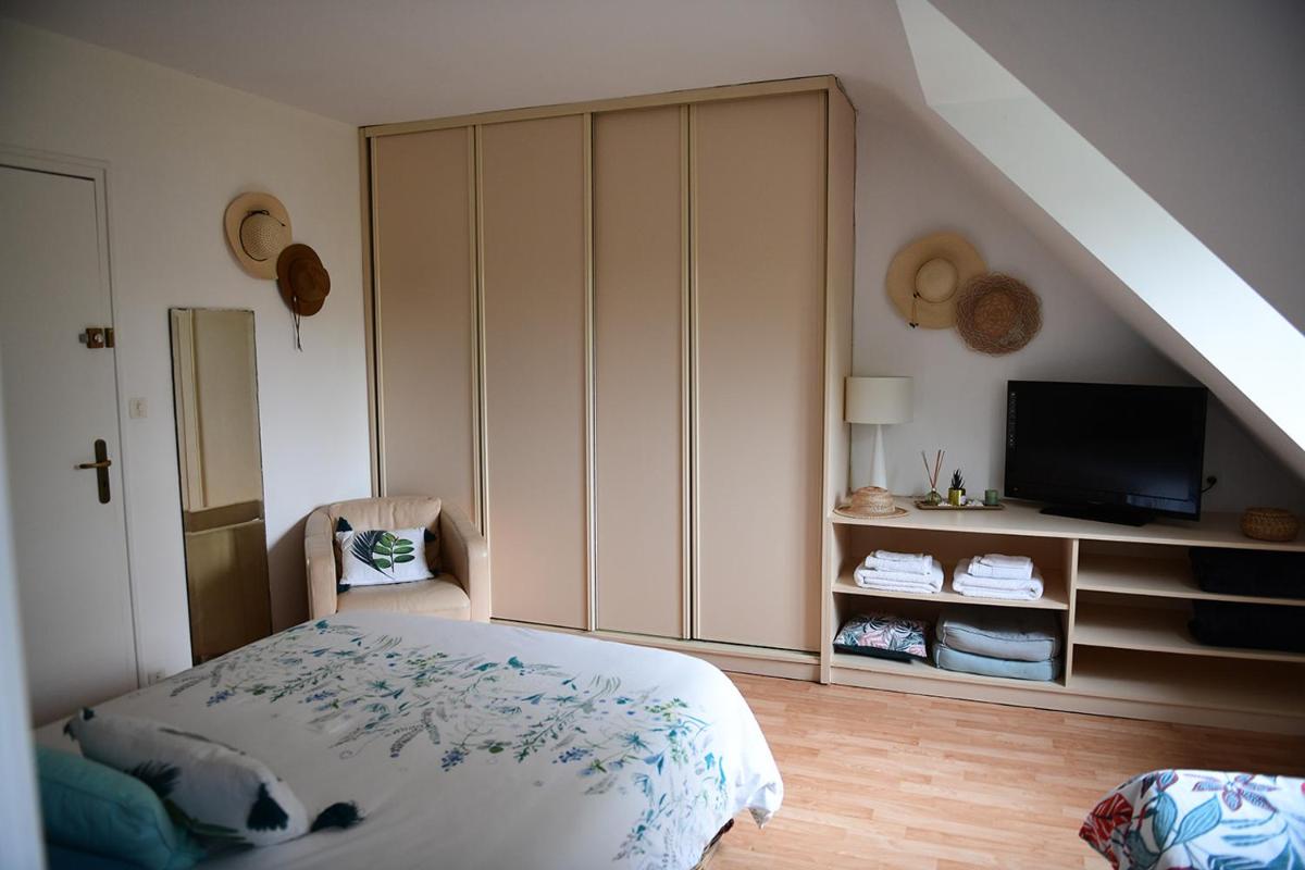 Triple Room with Private Bathroom - Photo 11
