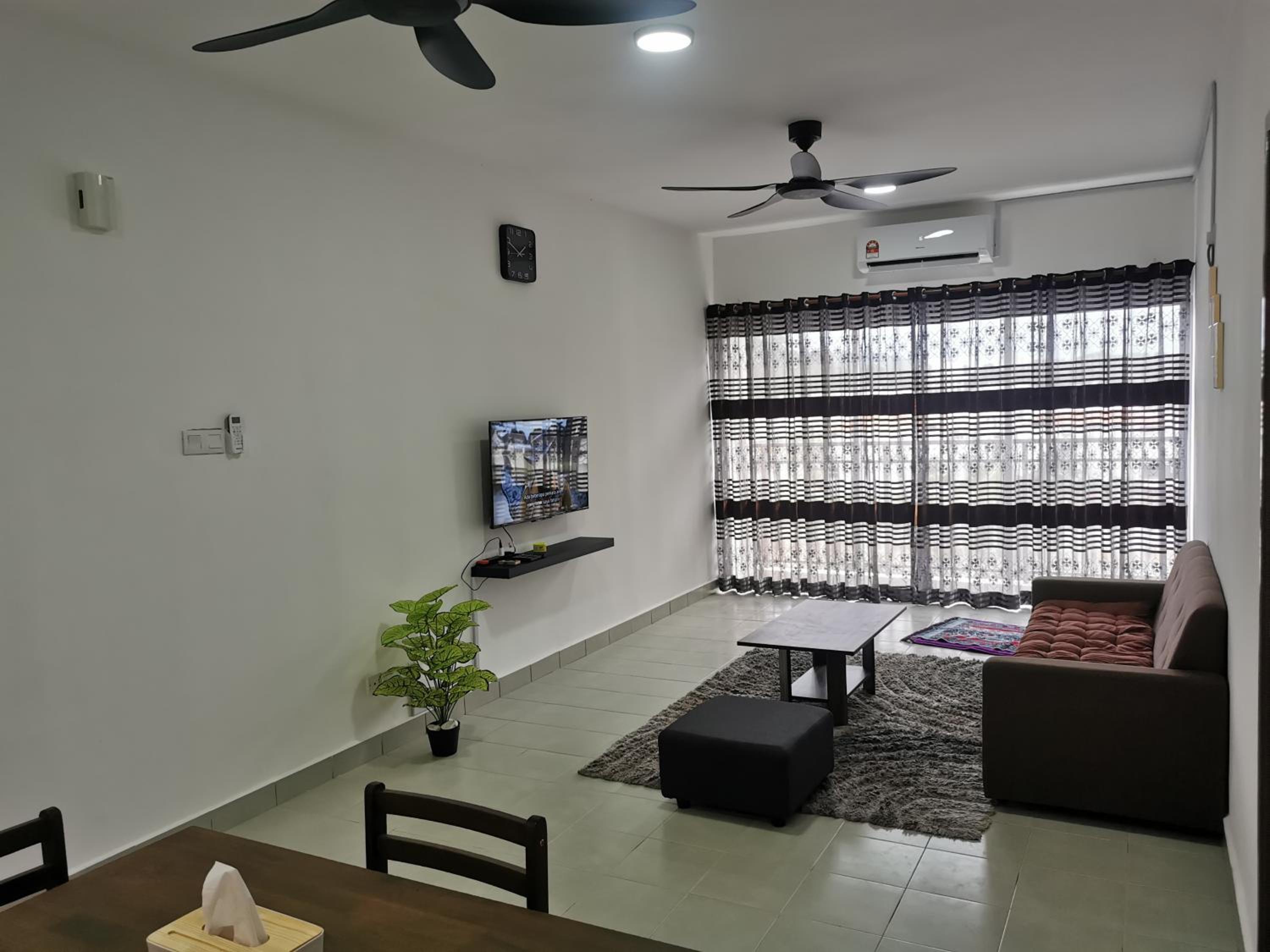 Three-Bedroom Apartment photo 2