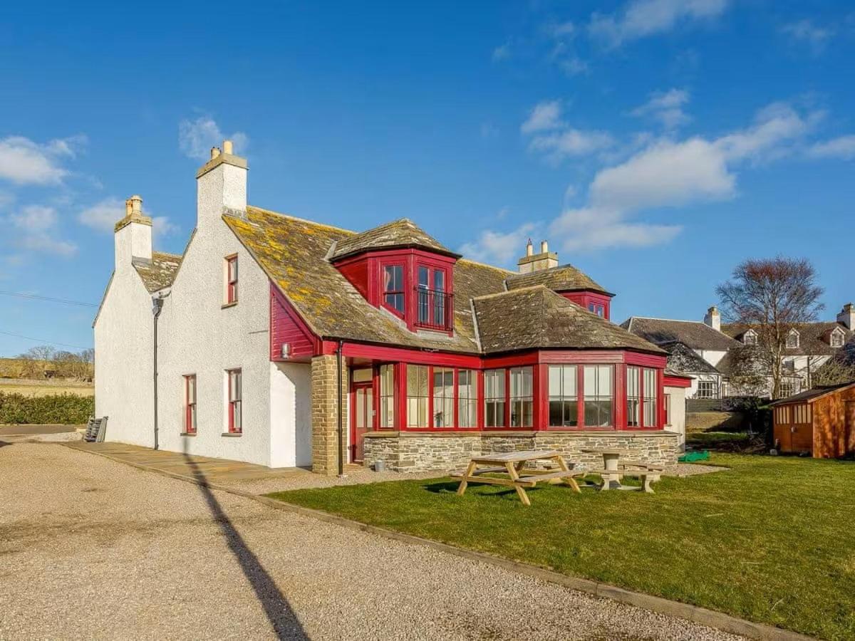 Six-Bedroom House photo 1