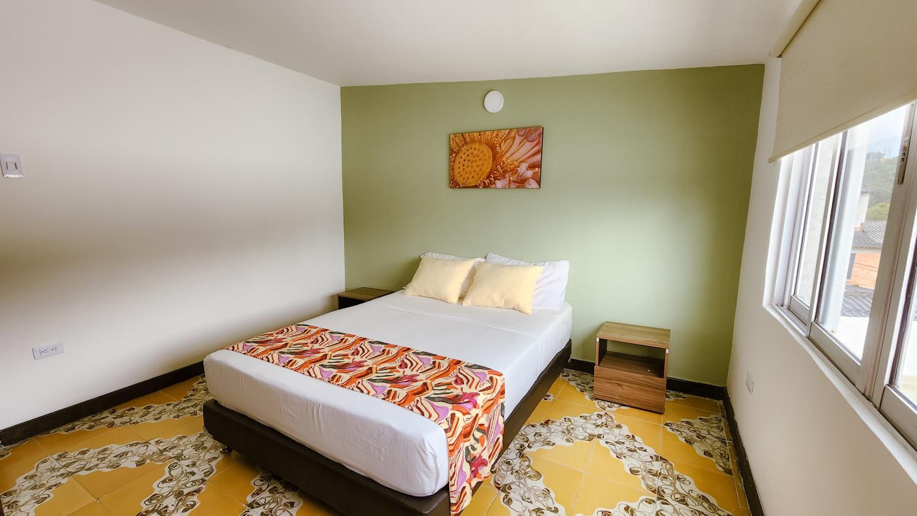 Double Room with Shared Bathroom photo 2