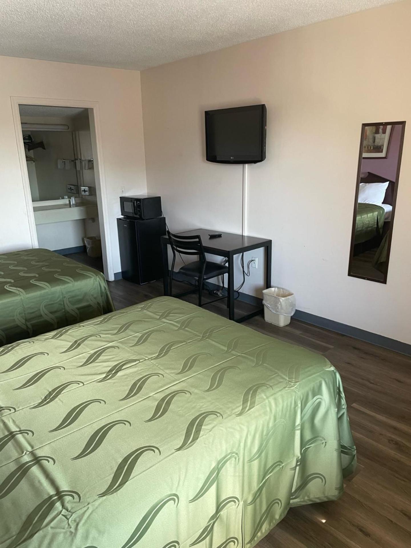Double or Twin Room with Private Bathroom - Photo 3