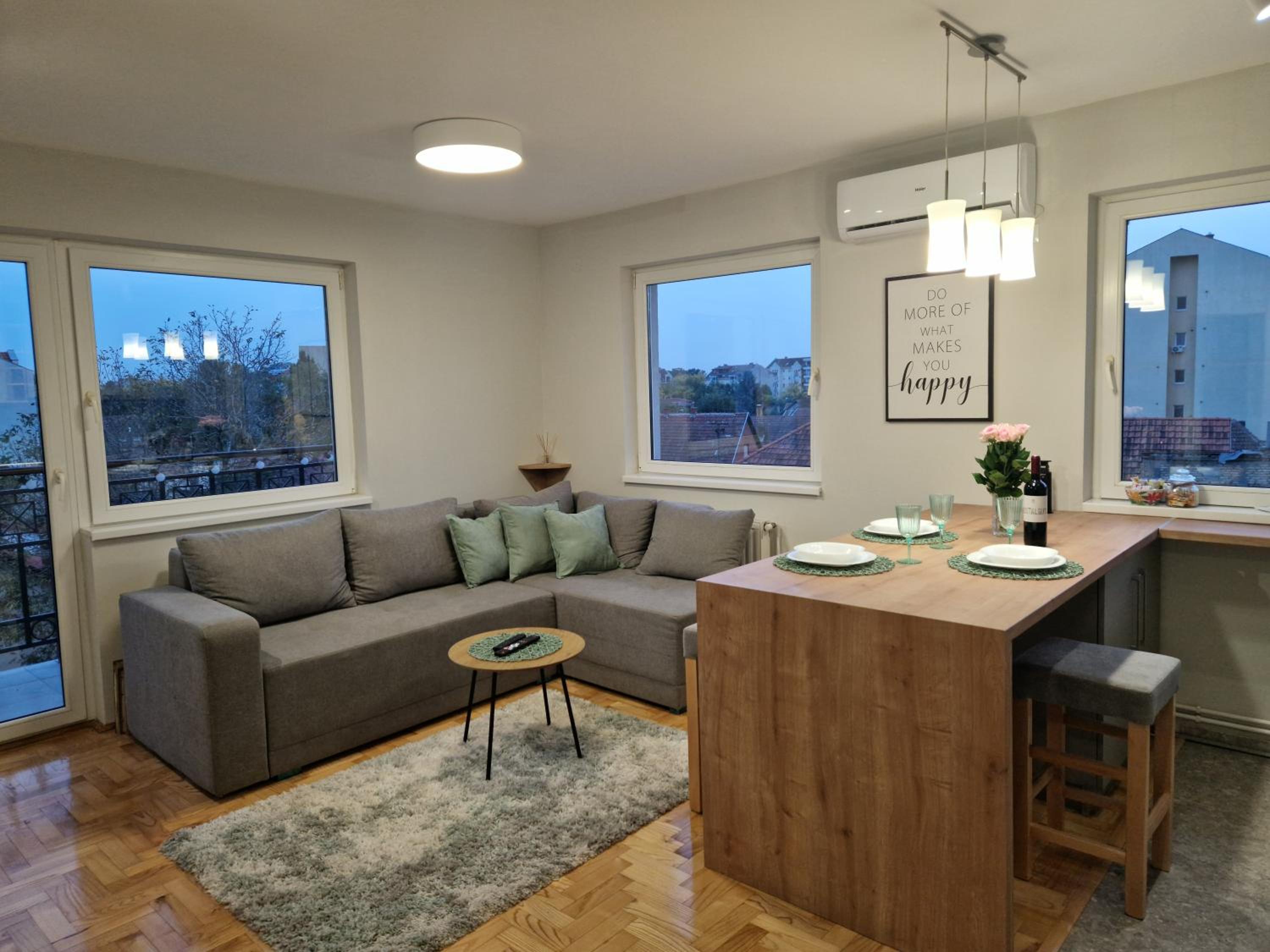 One-Bedroom Apartment photo 1