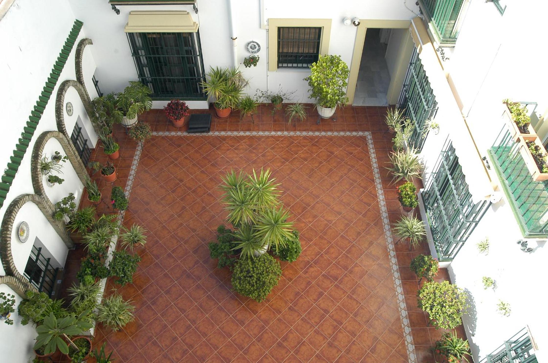 243 ft Apartment photo 3
