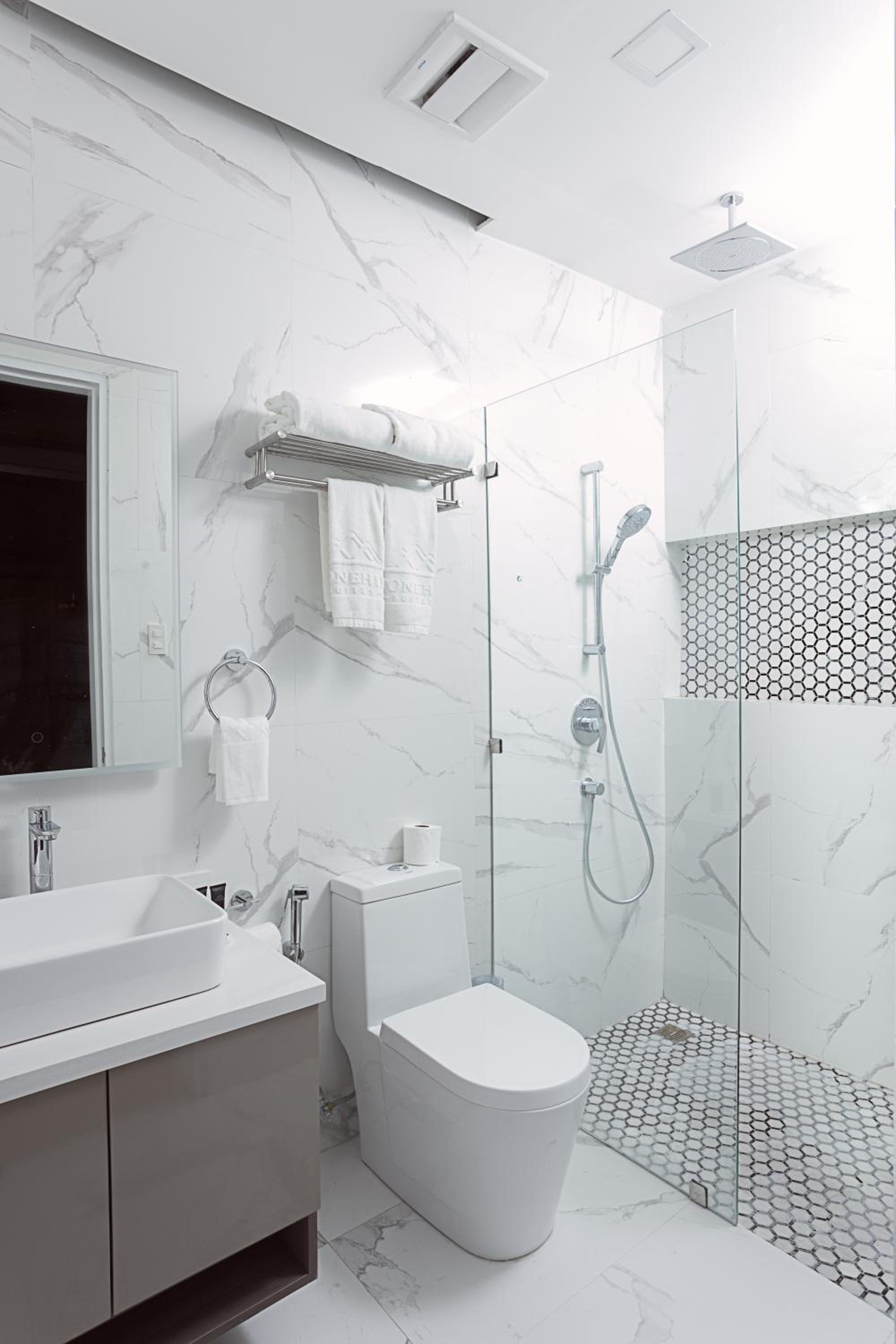 Executive Suite - Photo 9