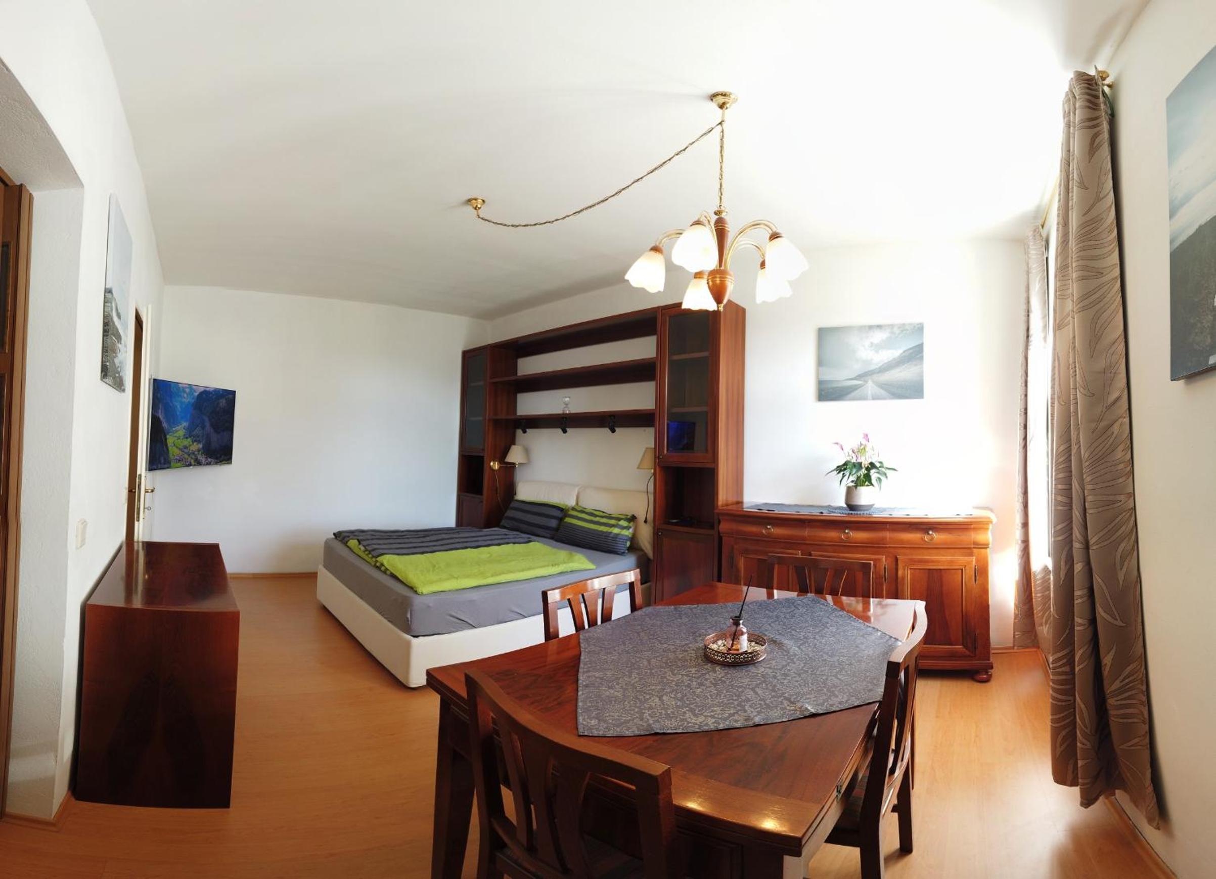 One-Bedroom Apartment photo 1