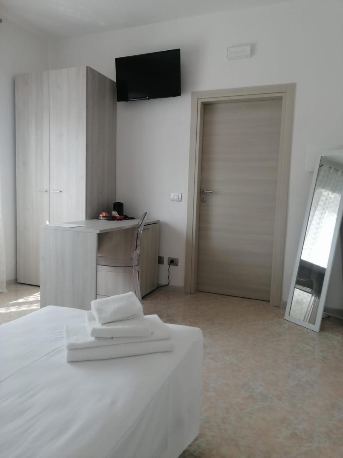 Double Room with Private Bathroom photo 3