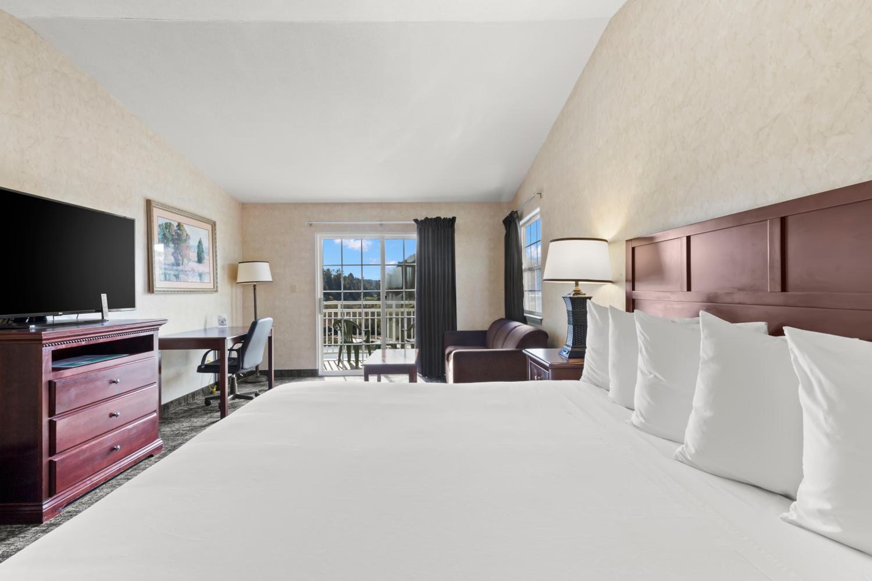 Premium King with Balcony Estuary View - Photo 1