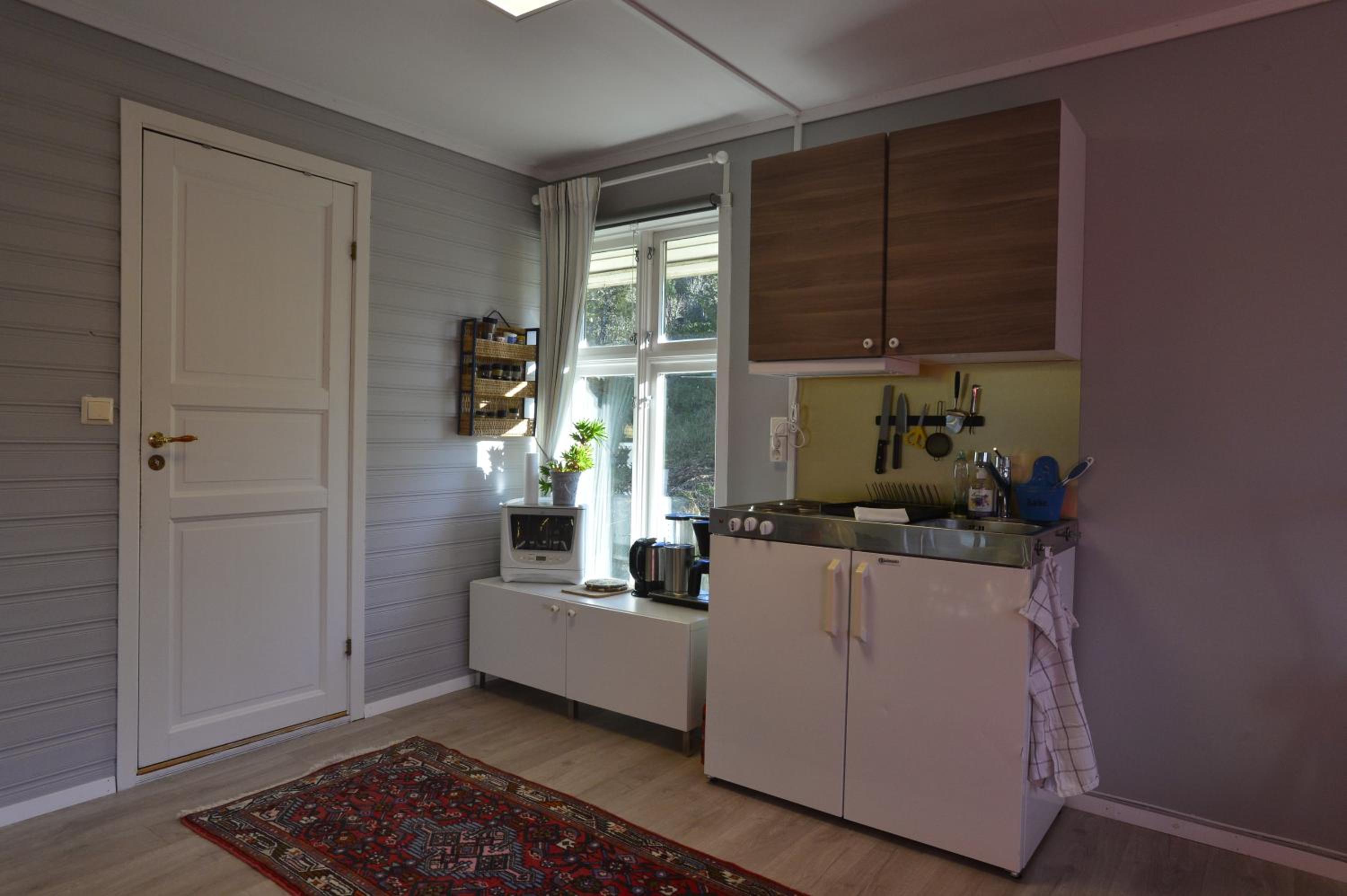 One-Bedroom House - Photo 29