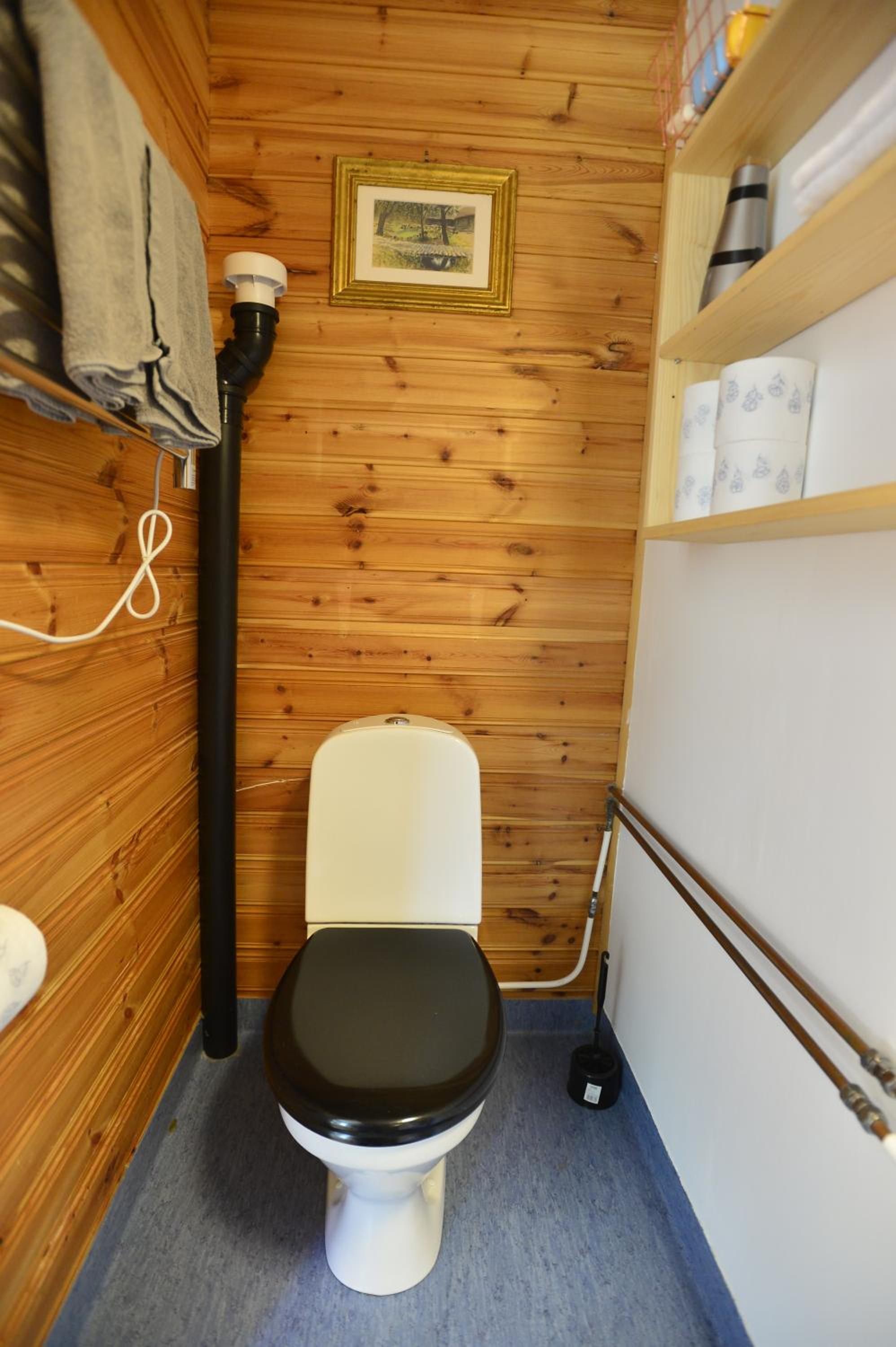 One-Bedroom House - Photo 30