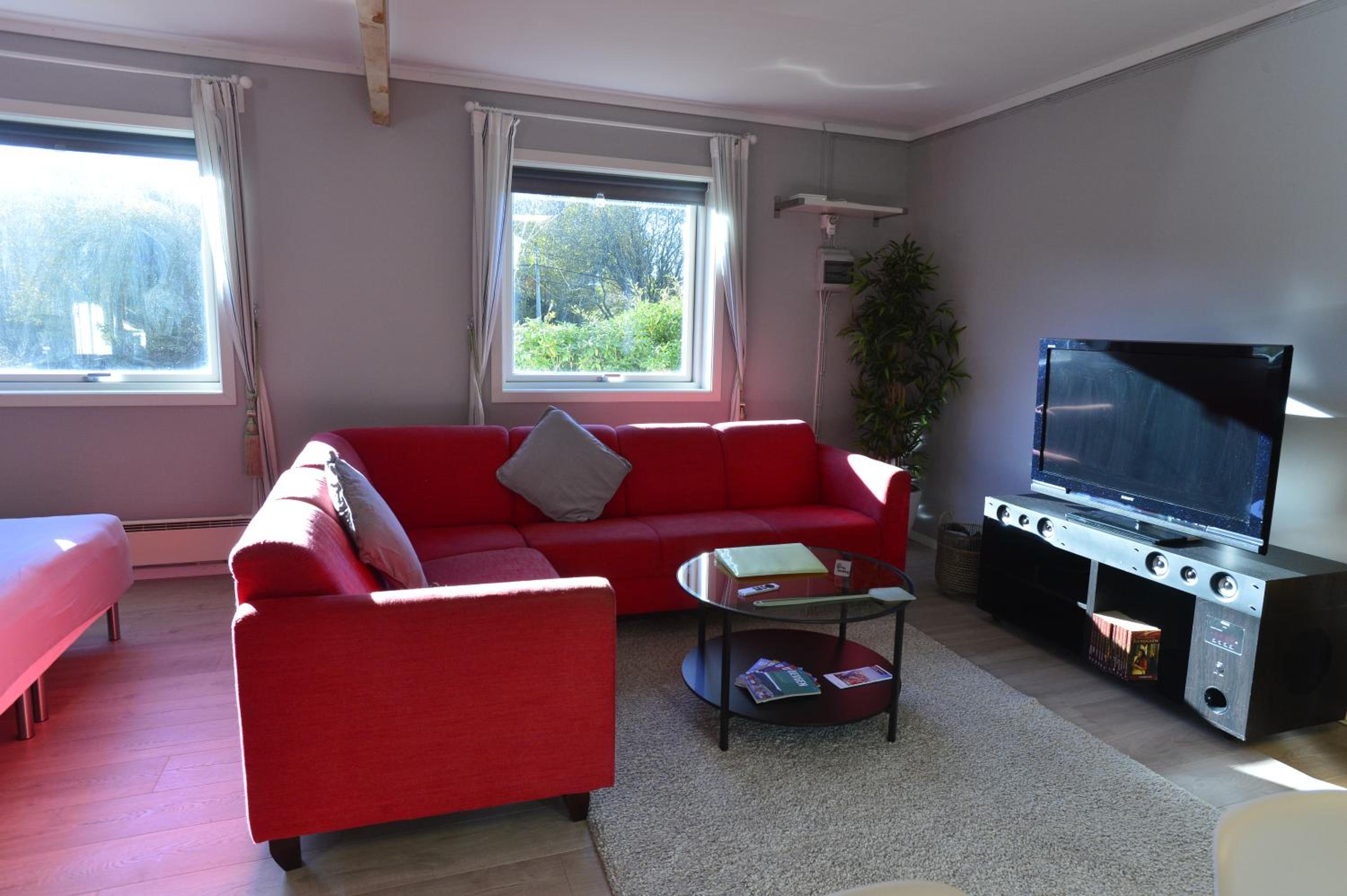 One-Bedroom House - Photo 32