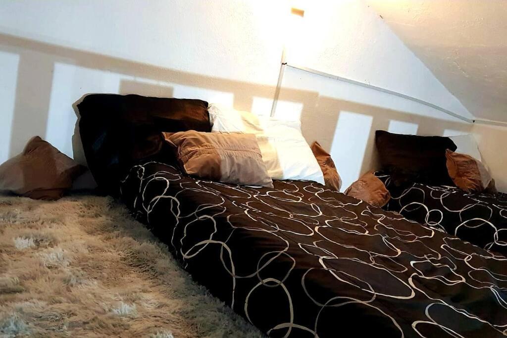 One-Bedroom House photo 1