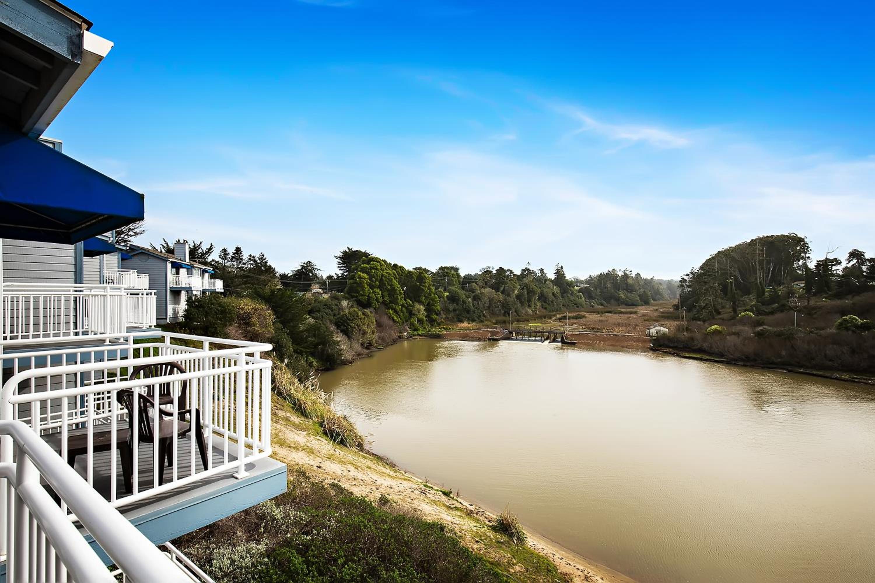 Premium King with Balcony Estuary View - Photo 6