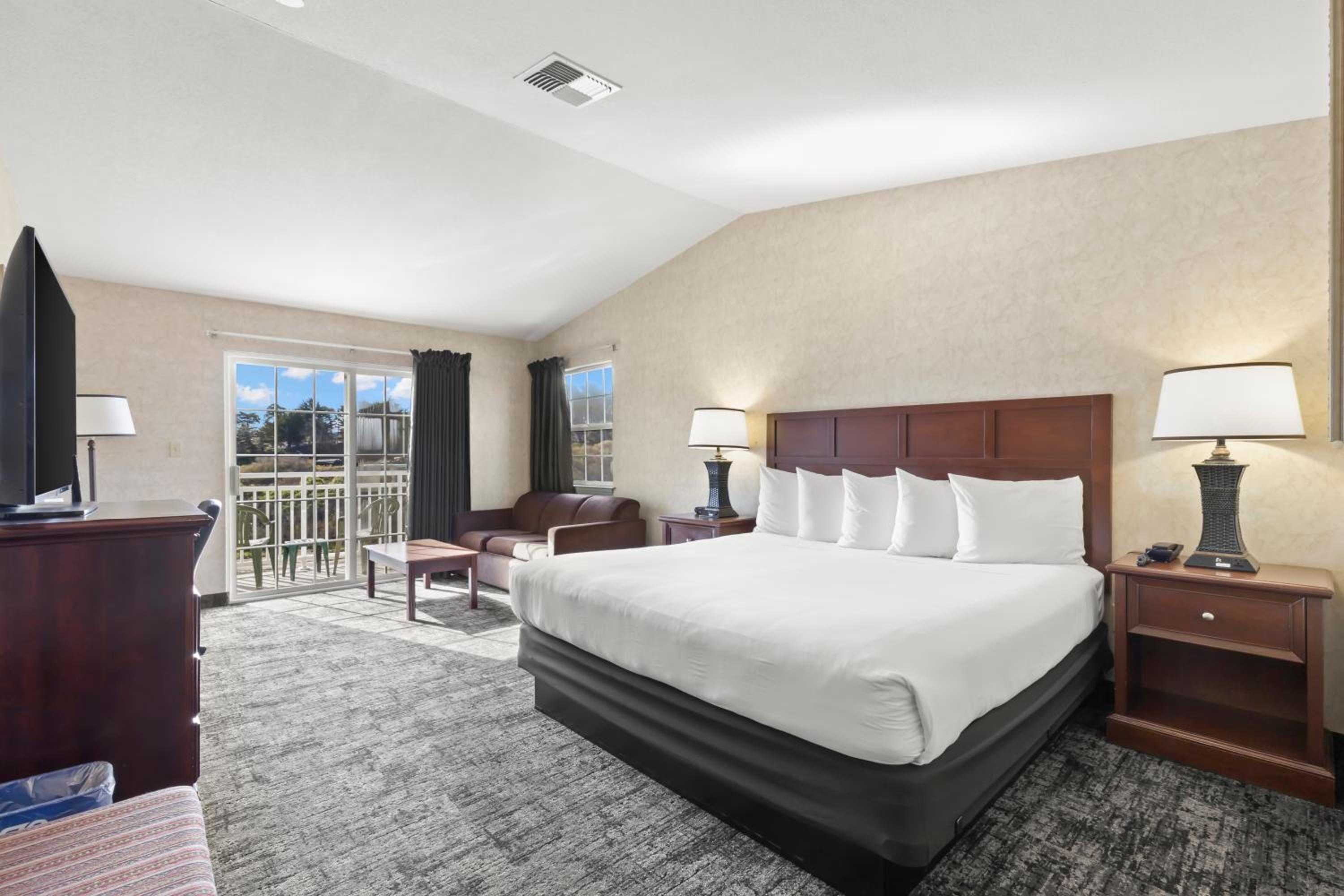 Premium King with Balcony Estuary View - Photo 10