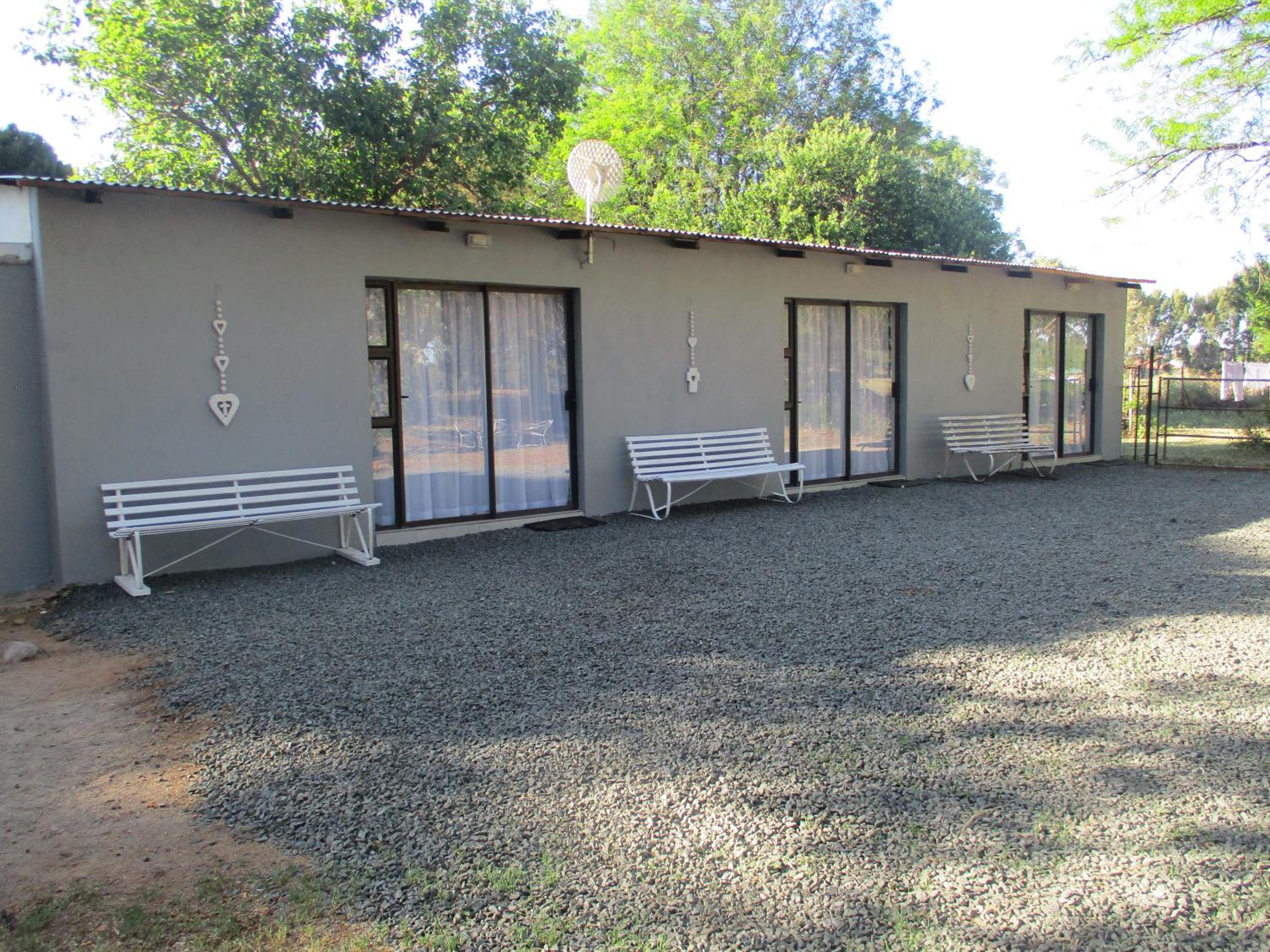 Family Room with Private Bathroom - Photo 18