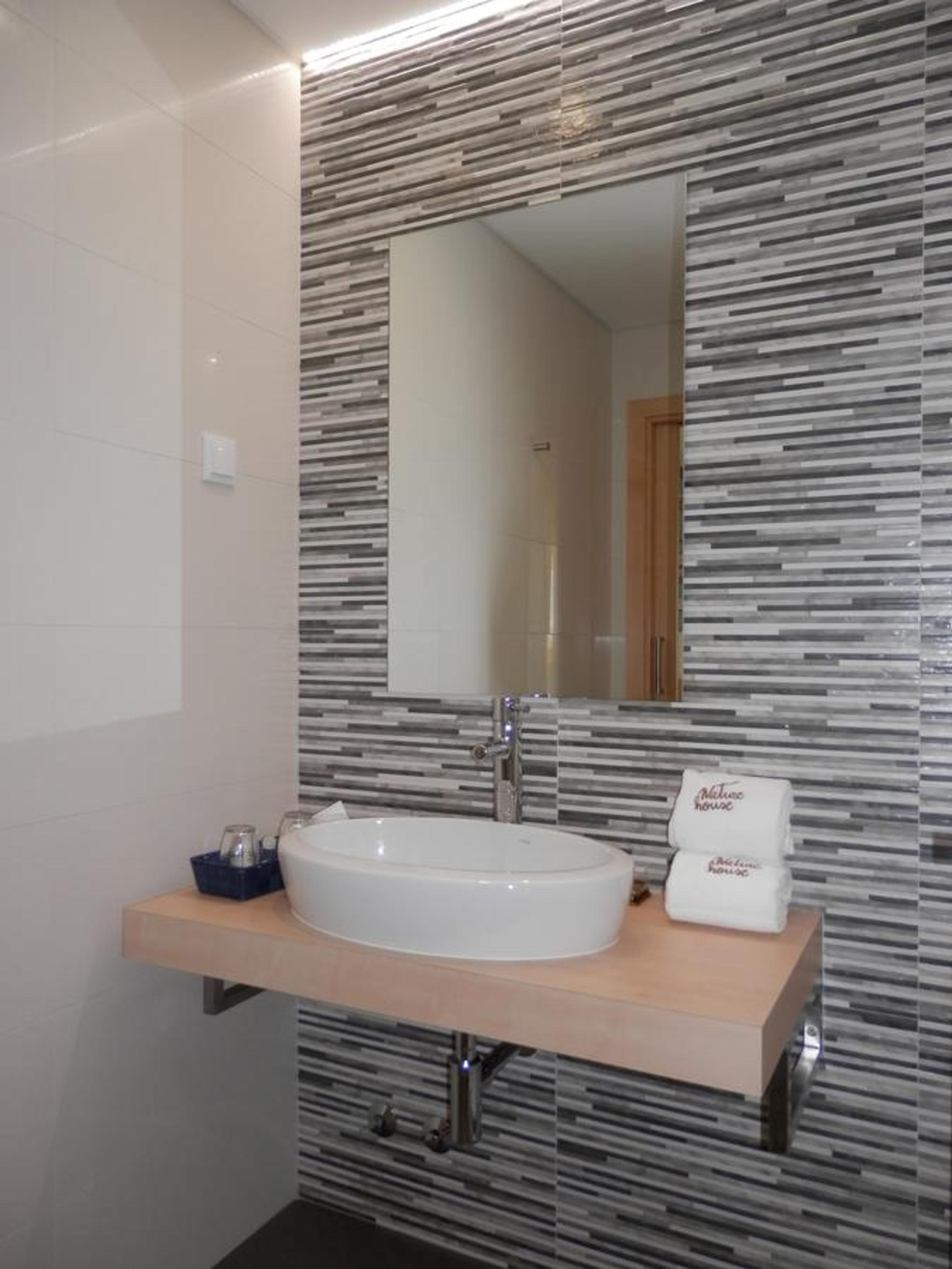 Standard Twin Room - Photo 4