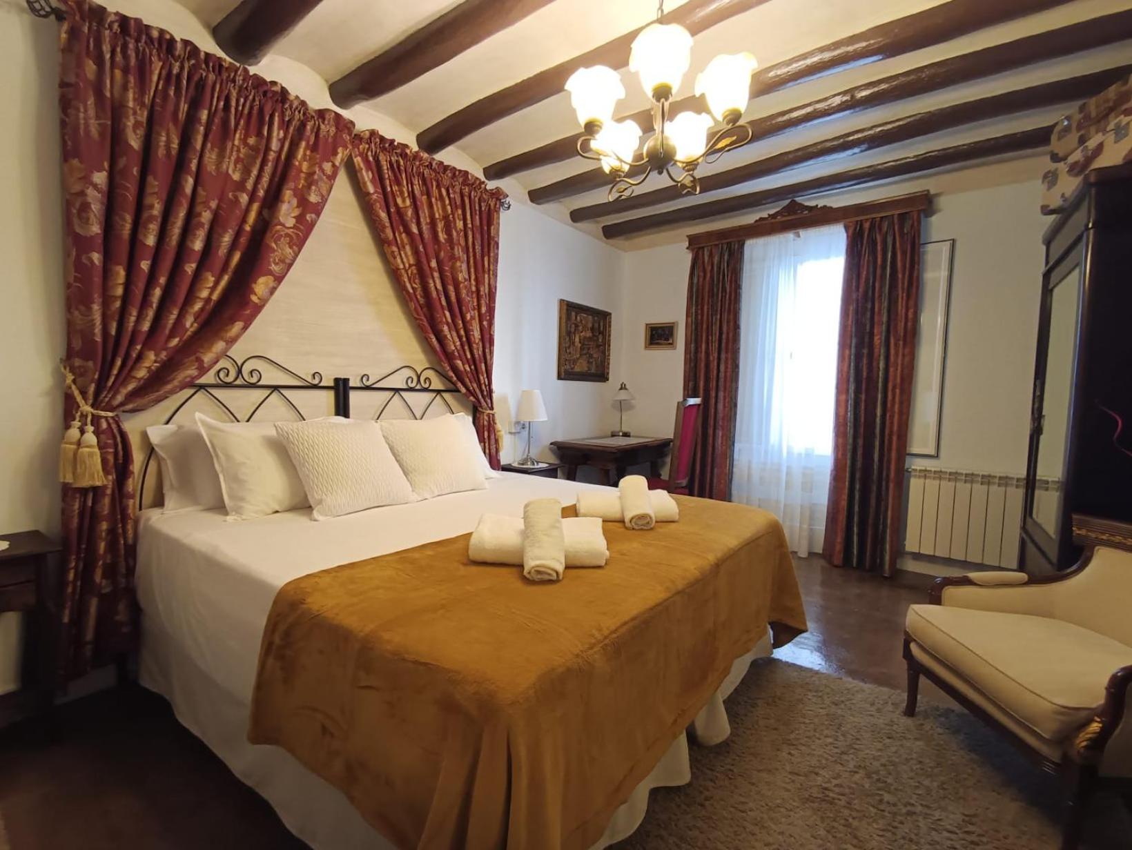 Deluxe Double or Twin Room photo 3