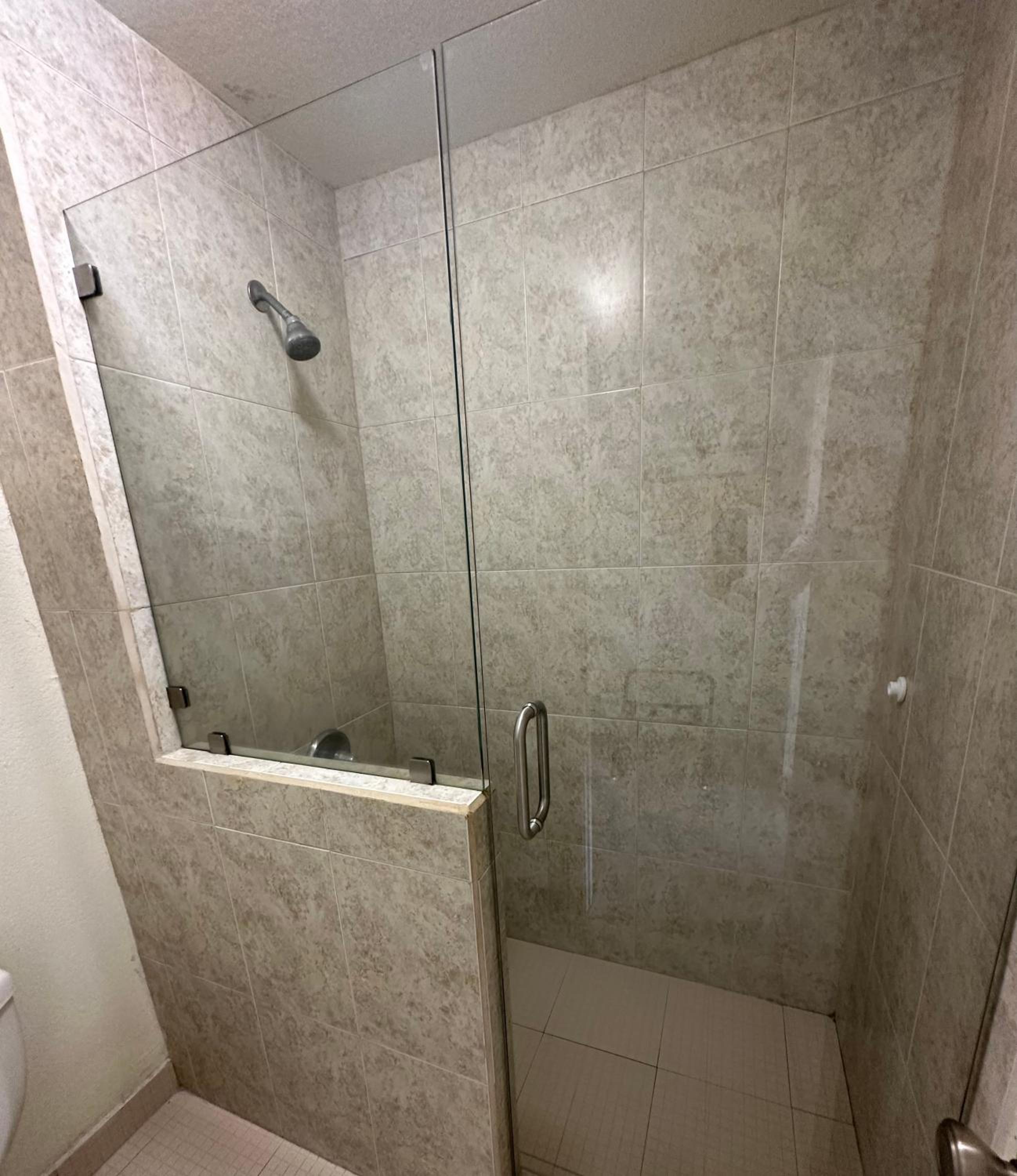 Double or Twin Room - Photo 8