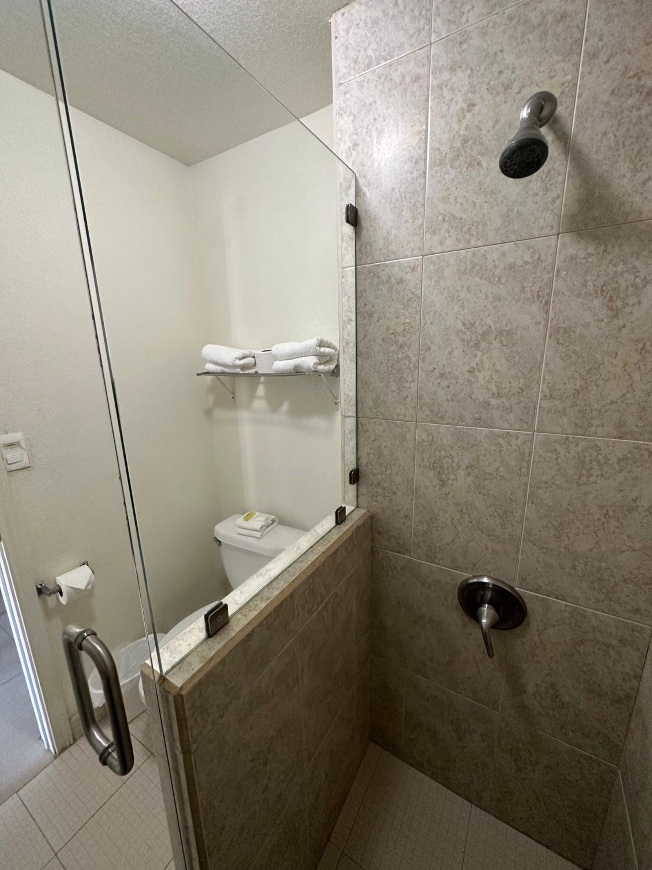 Double or Twin Room - Photo 7