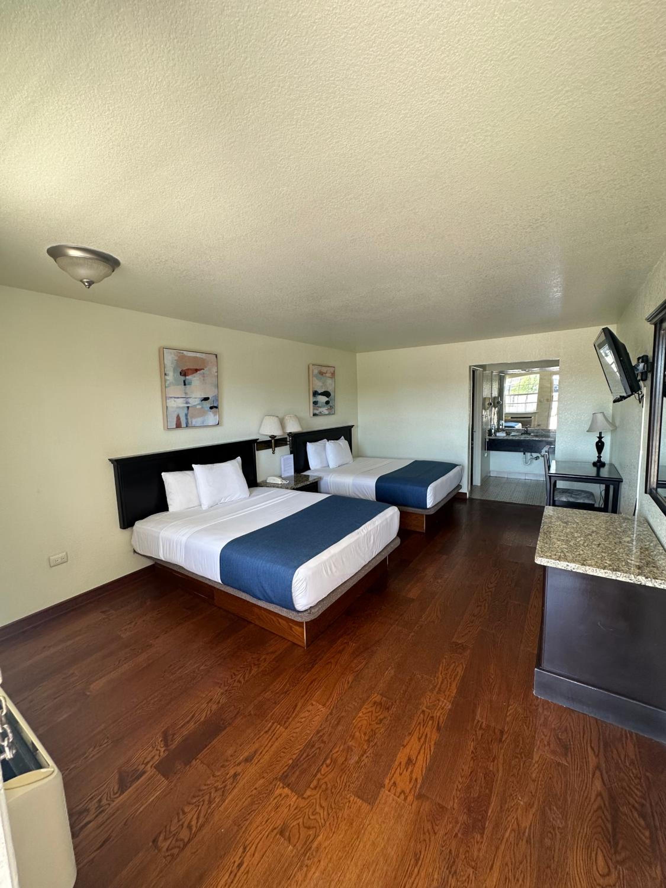 Double or Twin Room - Photo 4