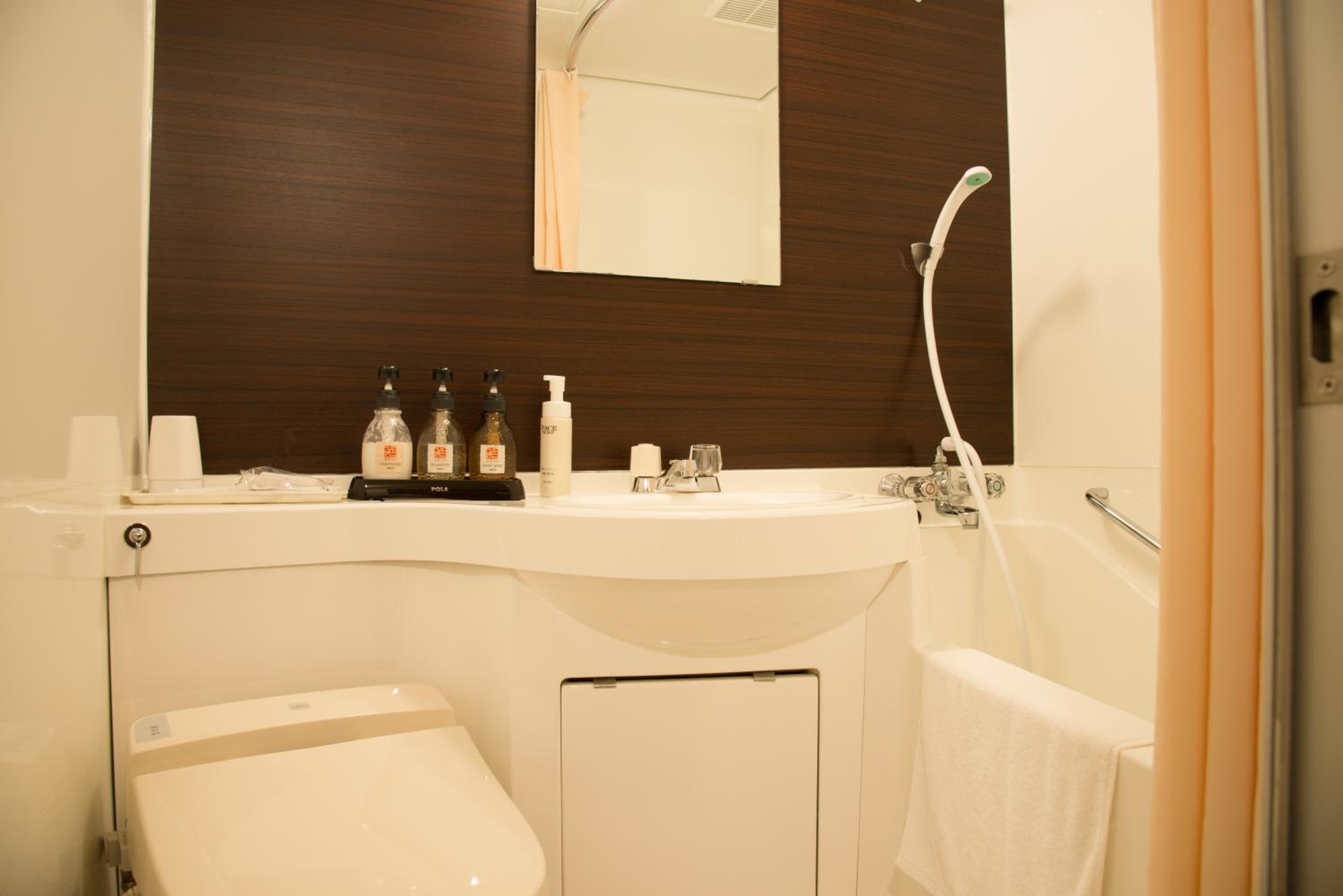 Twin Room - Non-Smoking photo 2