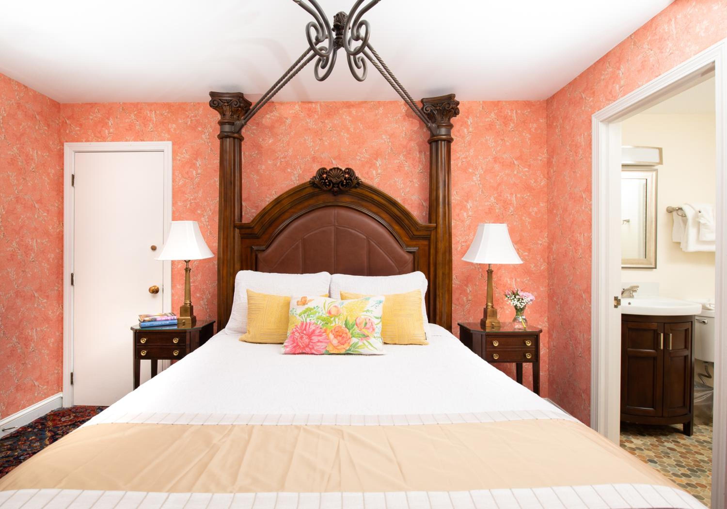 Standard Queen Room (NOT Pet Friendly)