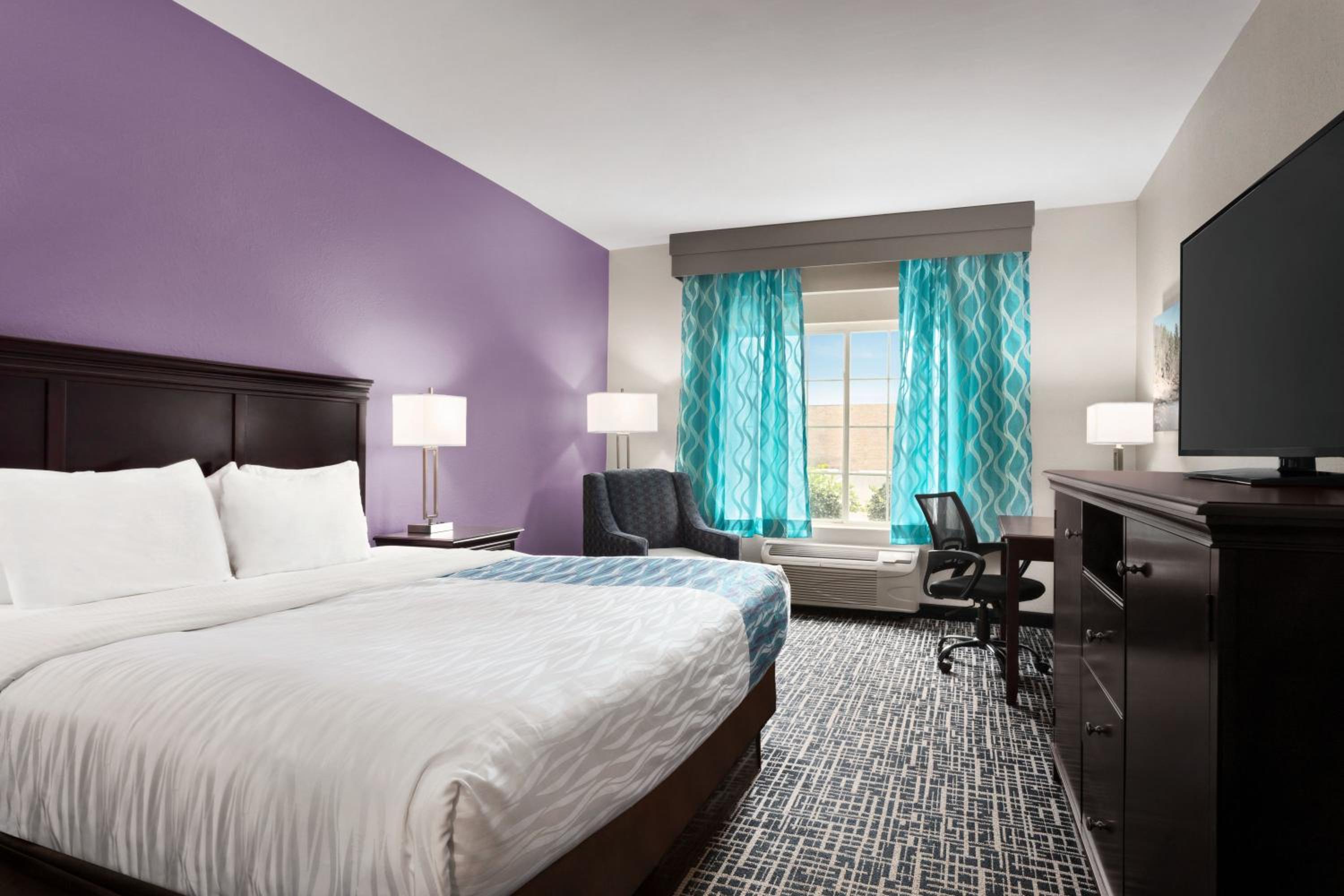 King Room - Non-Smoking - Photo 2