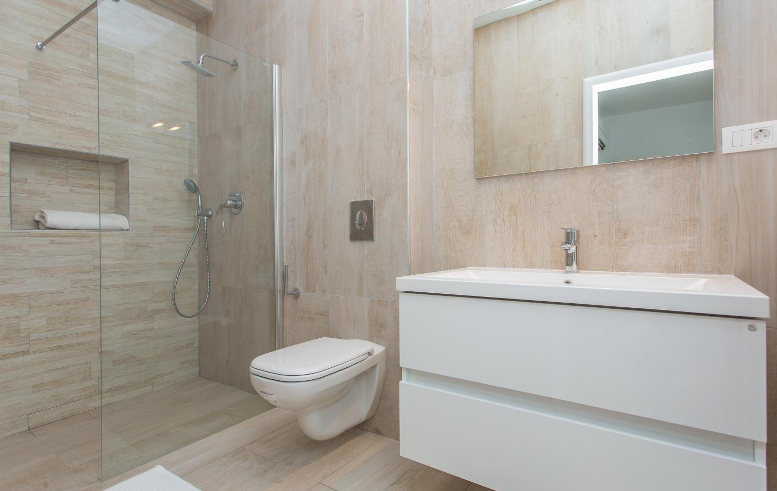 Double Room - Photo 12