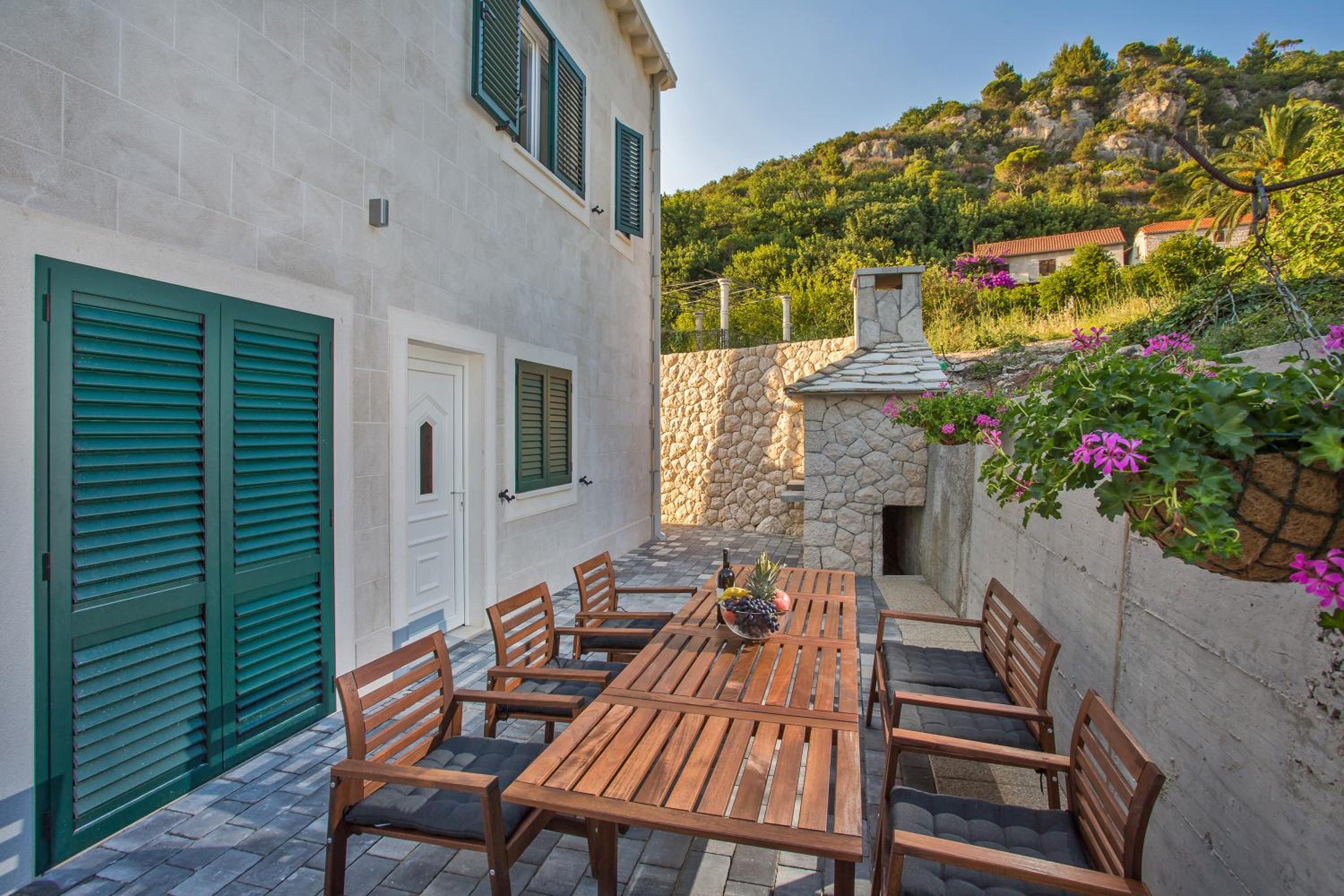 One-Bedroom Apartment with Terrace - Photo 9