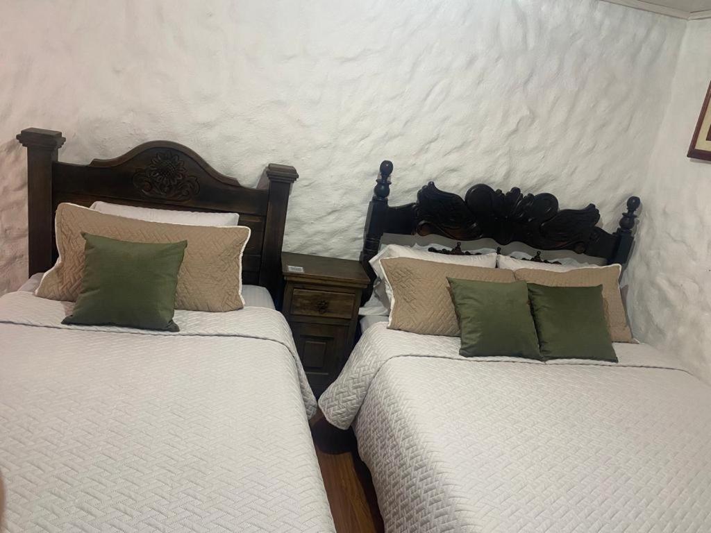 Twin Room with Bathroom photo 2