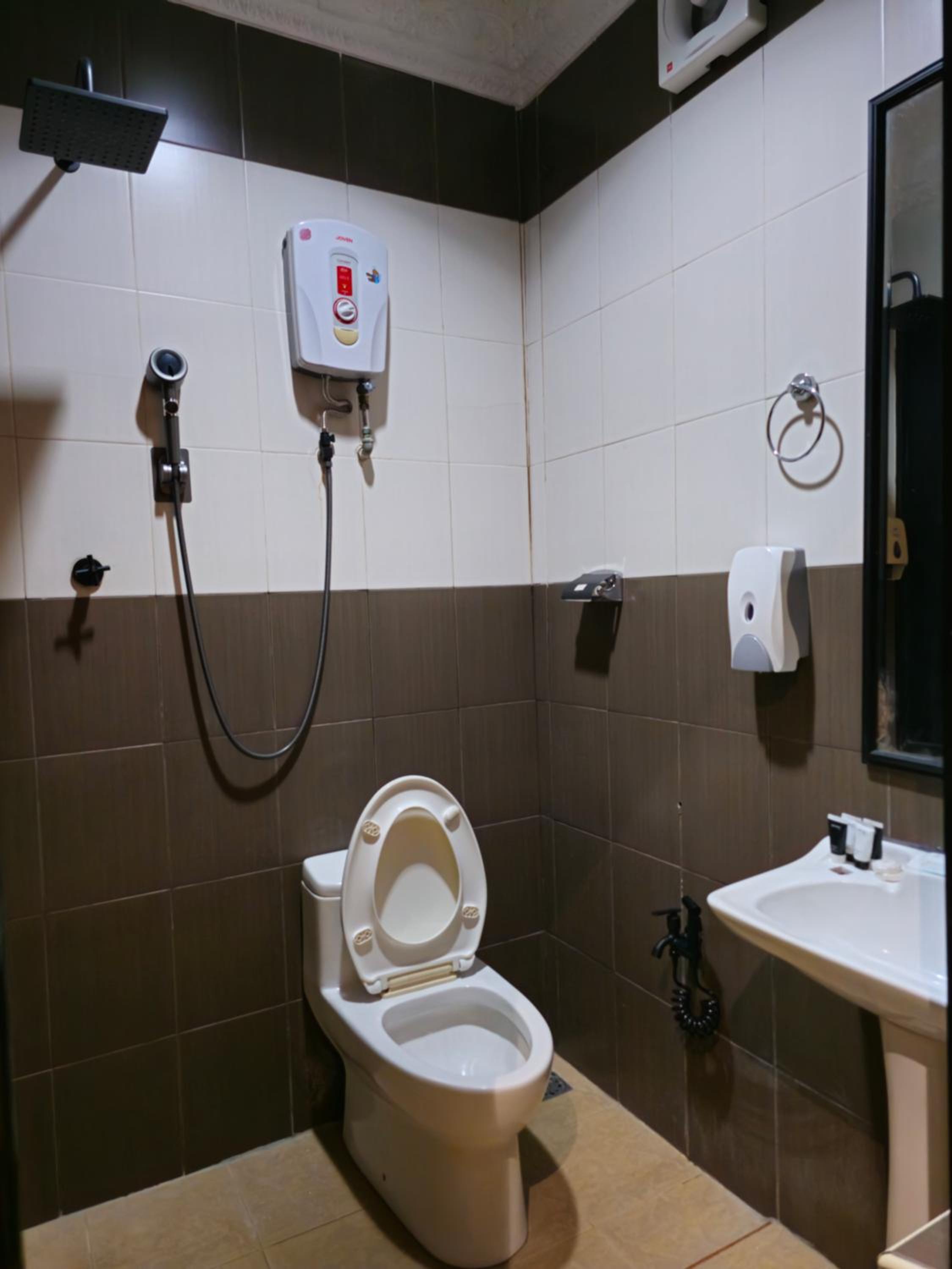 Standard King Room - Photo 3