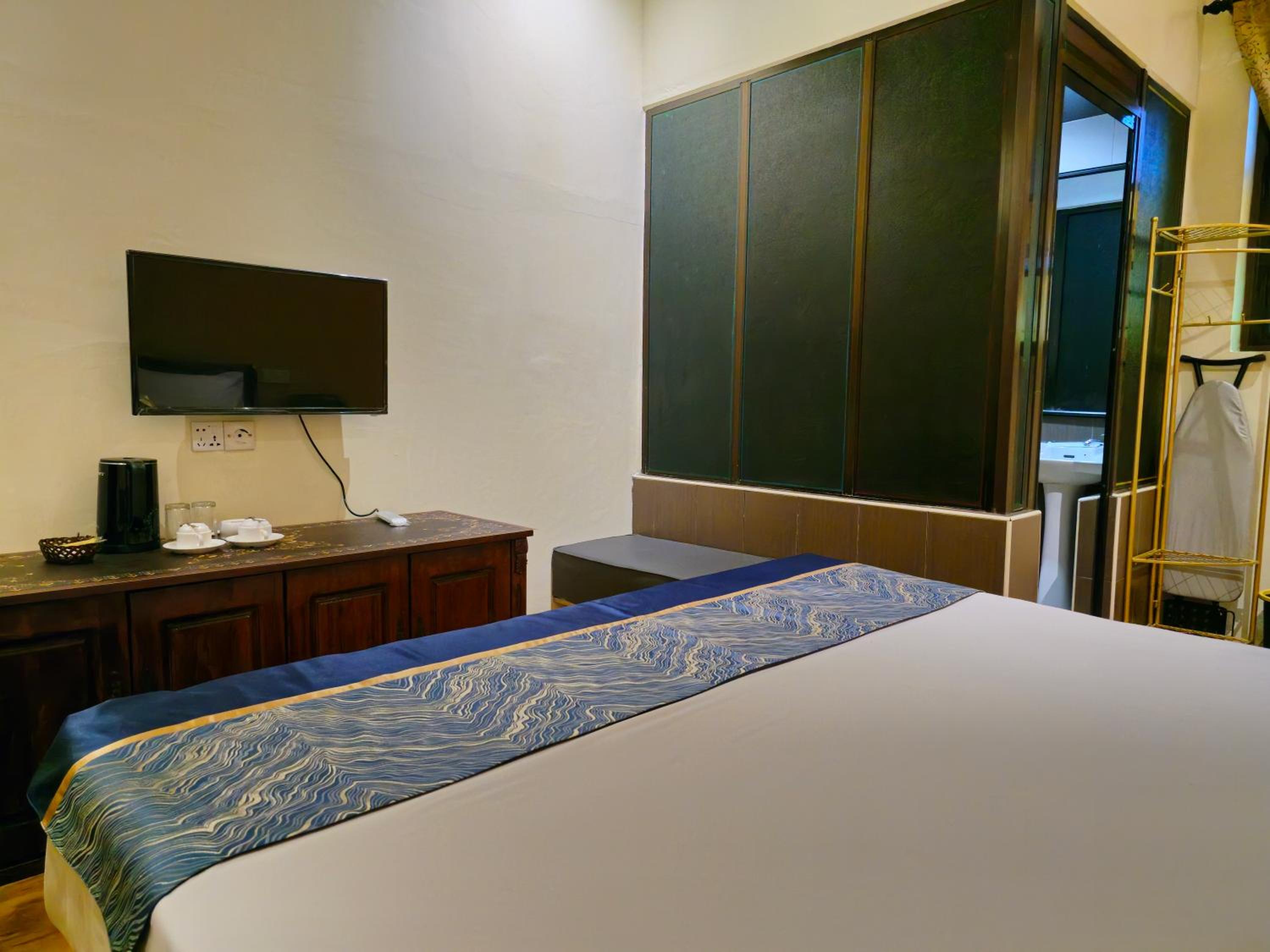 Standard King Room - Photo 4