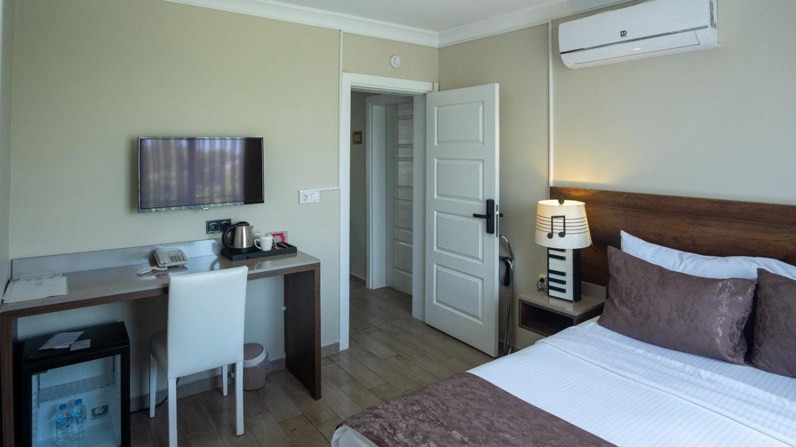 Double Room - Photo 2
