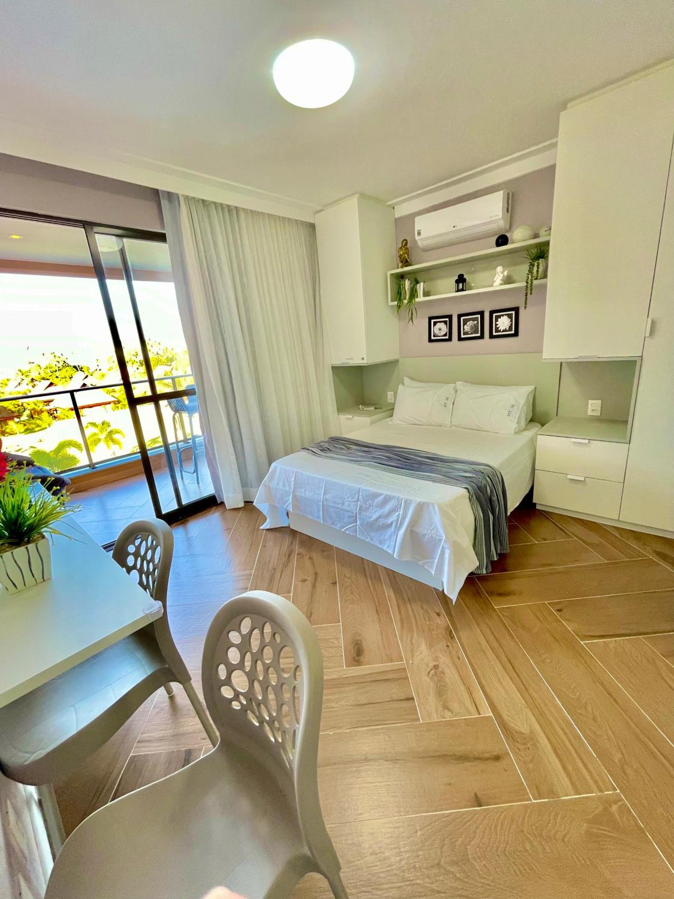 Apartment with Pool View 