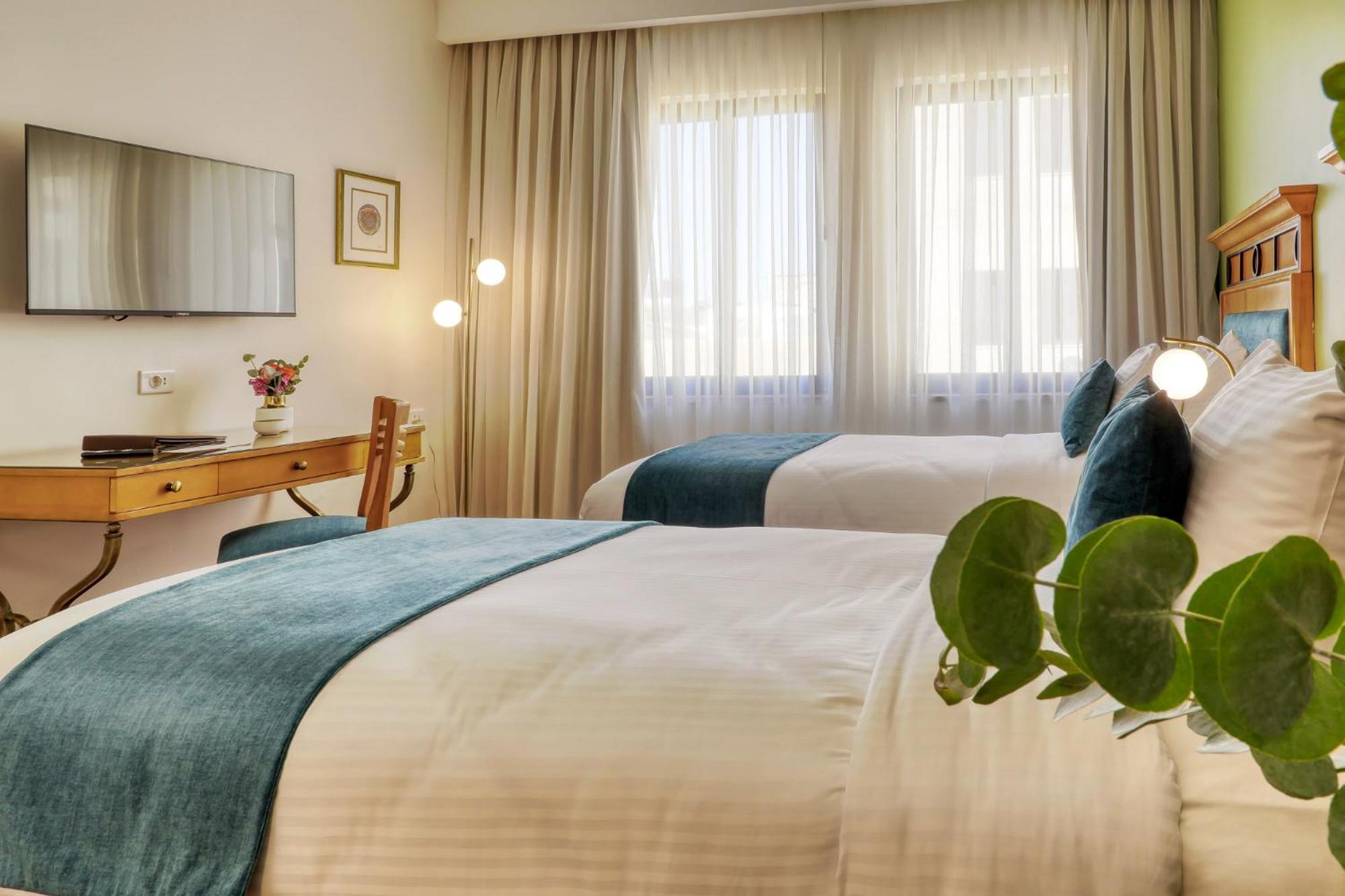 Standard Twin Room - Photo 1