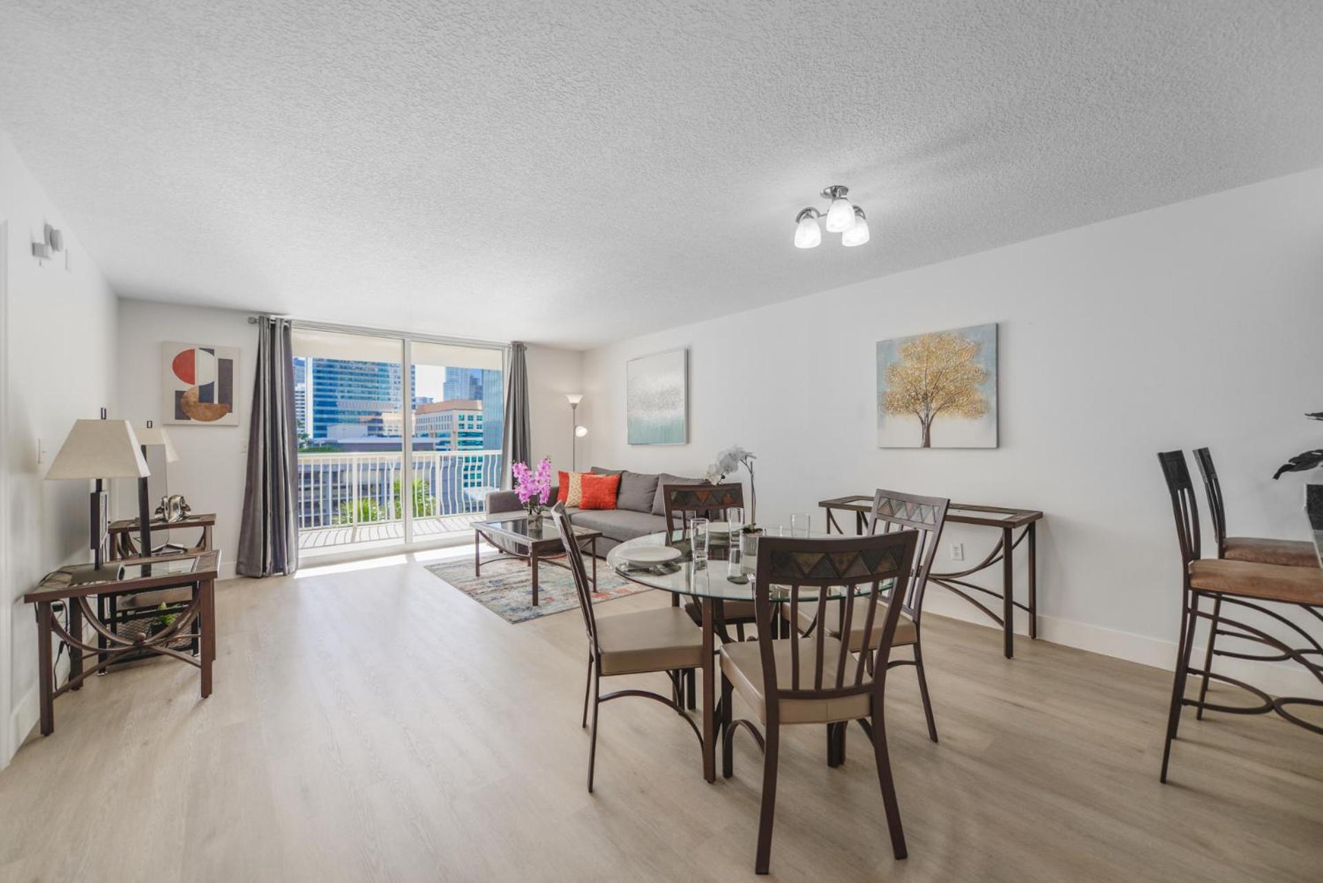 Apartment with Balcony photo 1