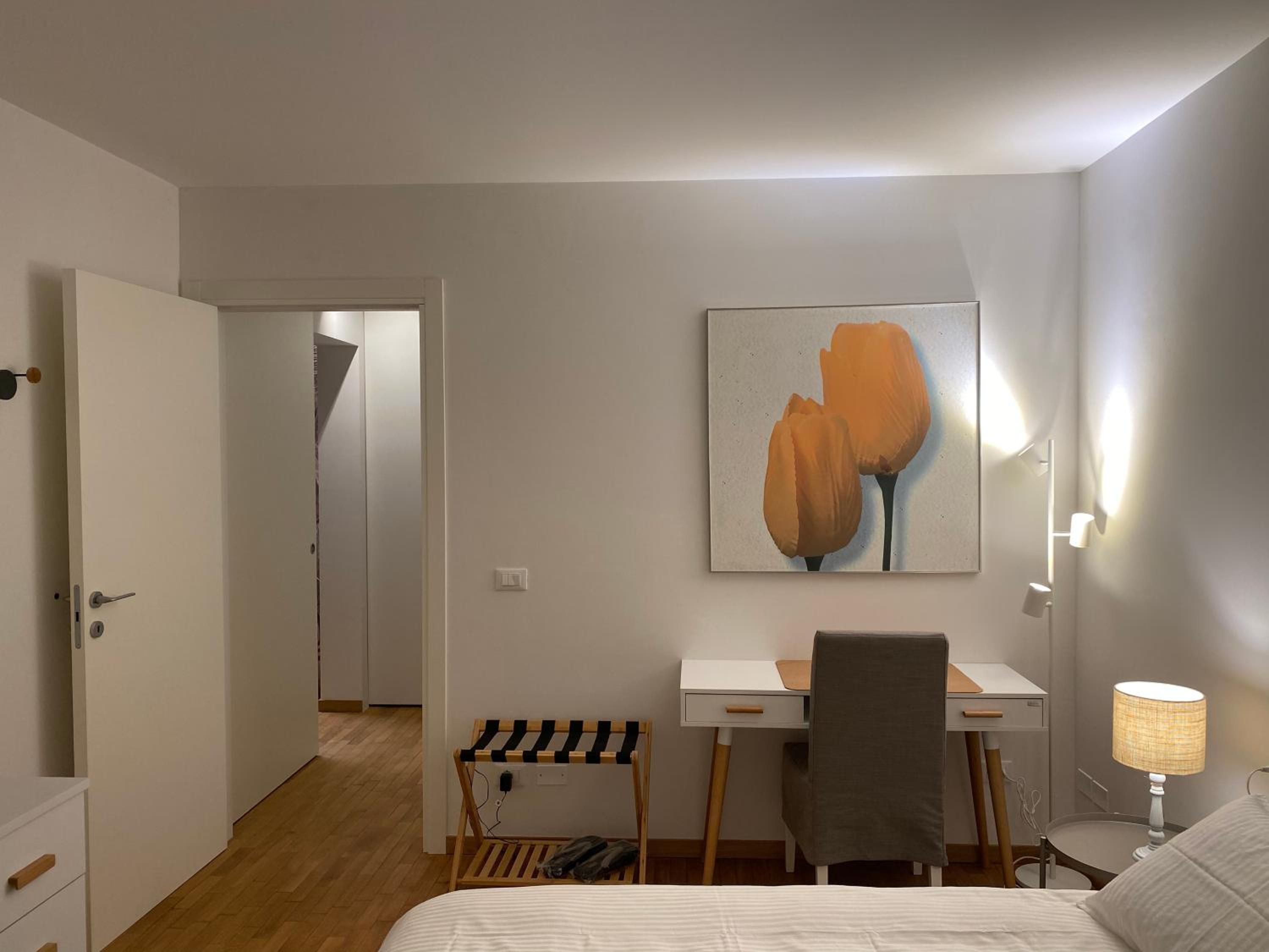 One-Bedroom Apartment photo 1