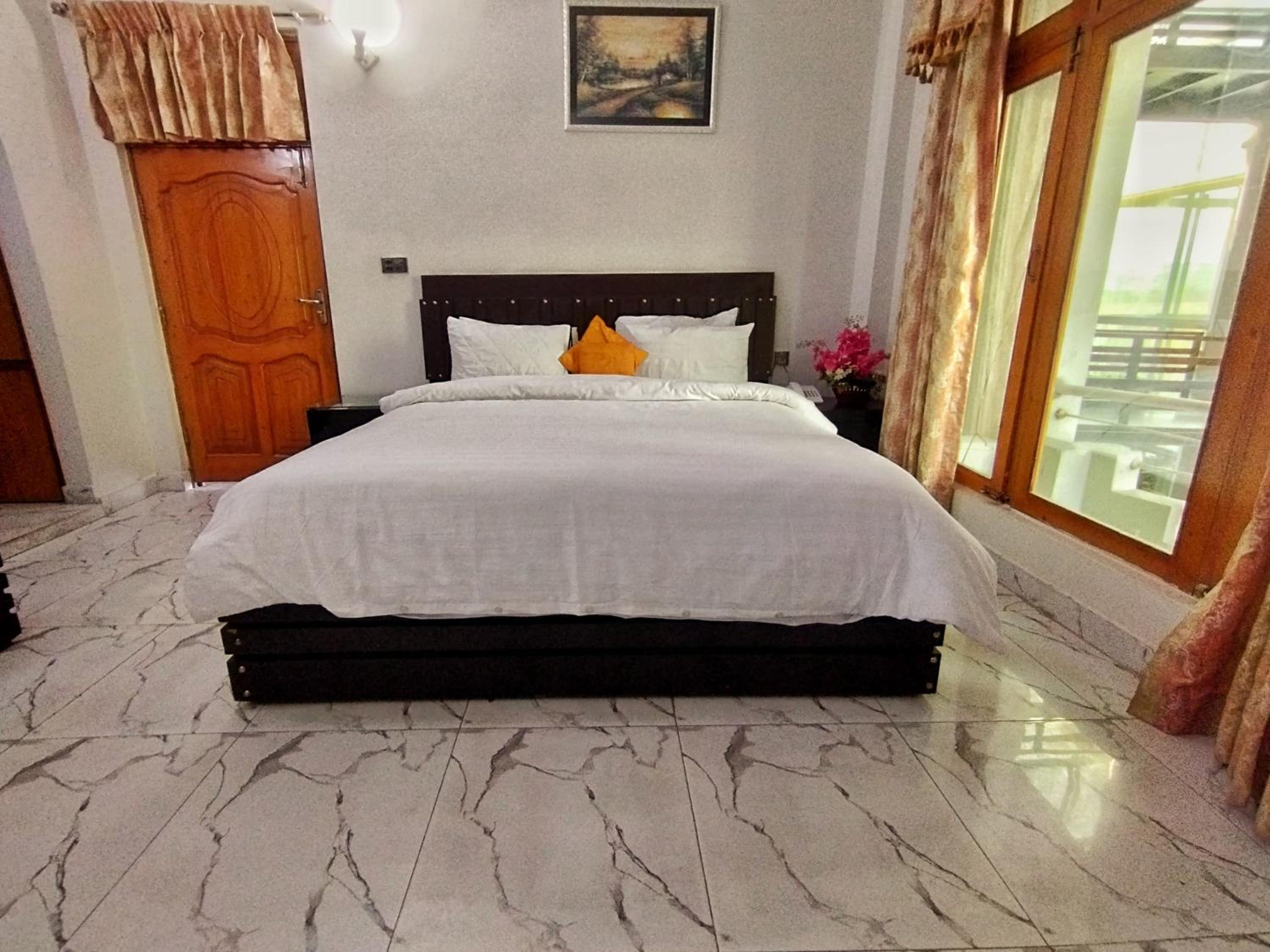 Standard Double or Twin Room - Photo 1