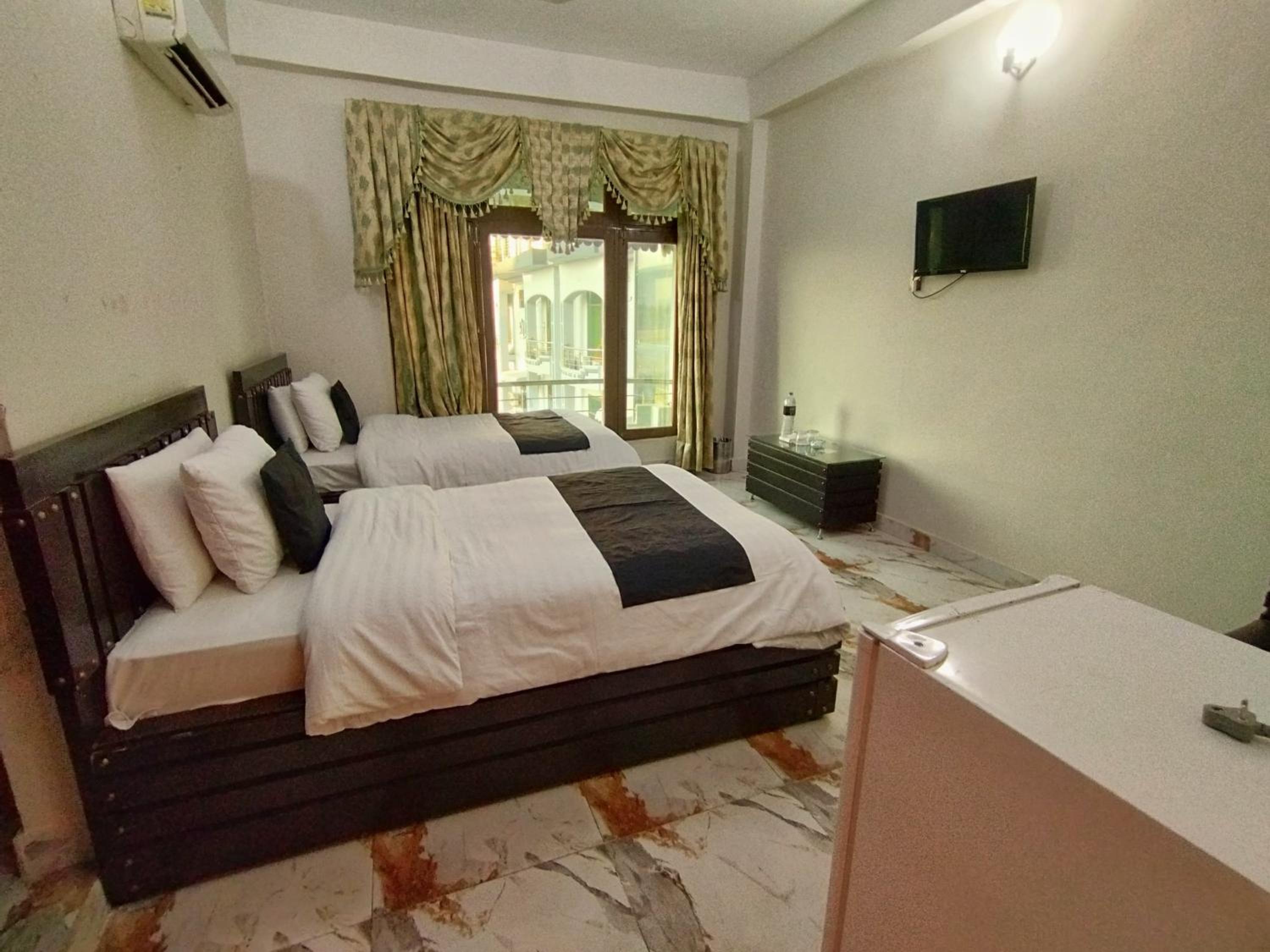 Standard Double or Twin Room - Photo 4