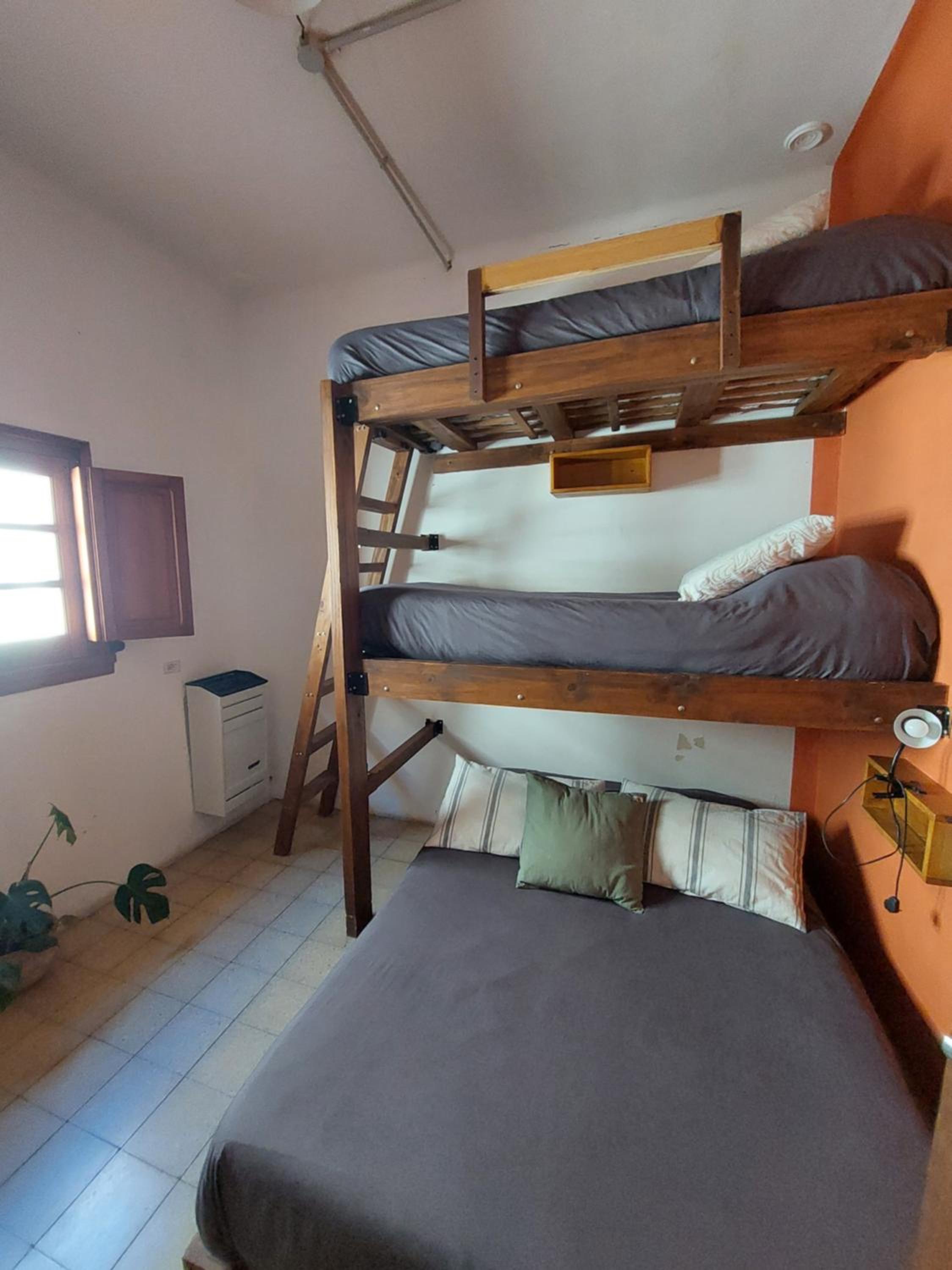 Quadruple Room with Shared Bathroom photo 2