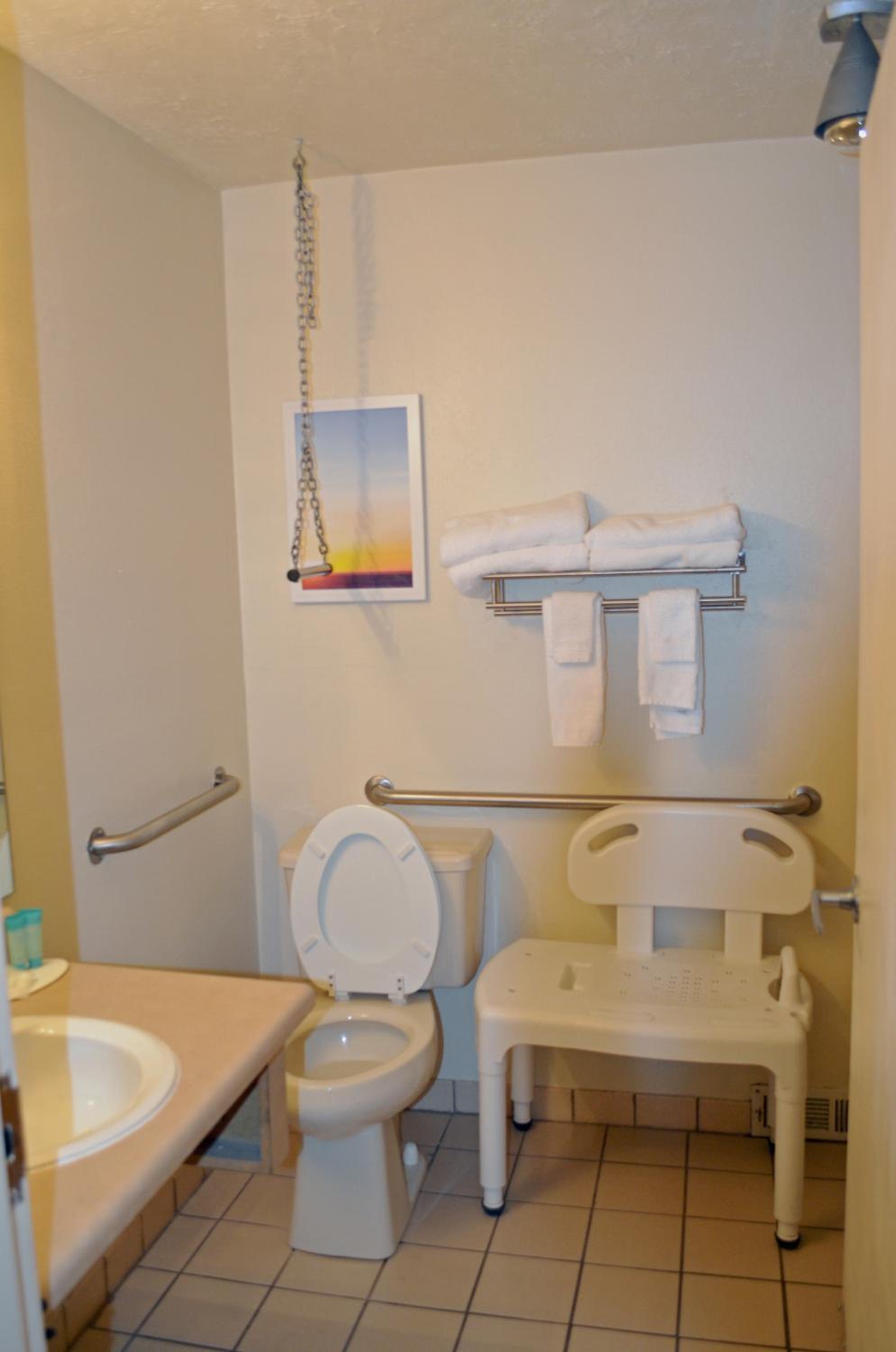 Queen Room - Disability Access photo 3