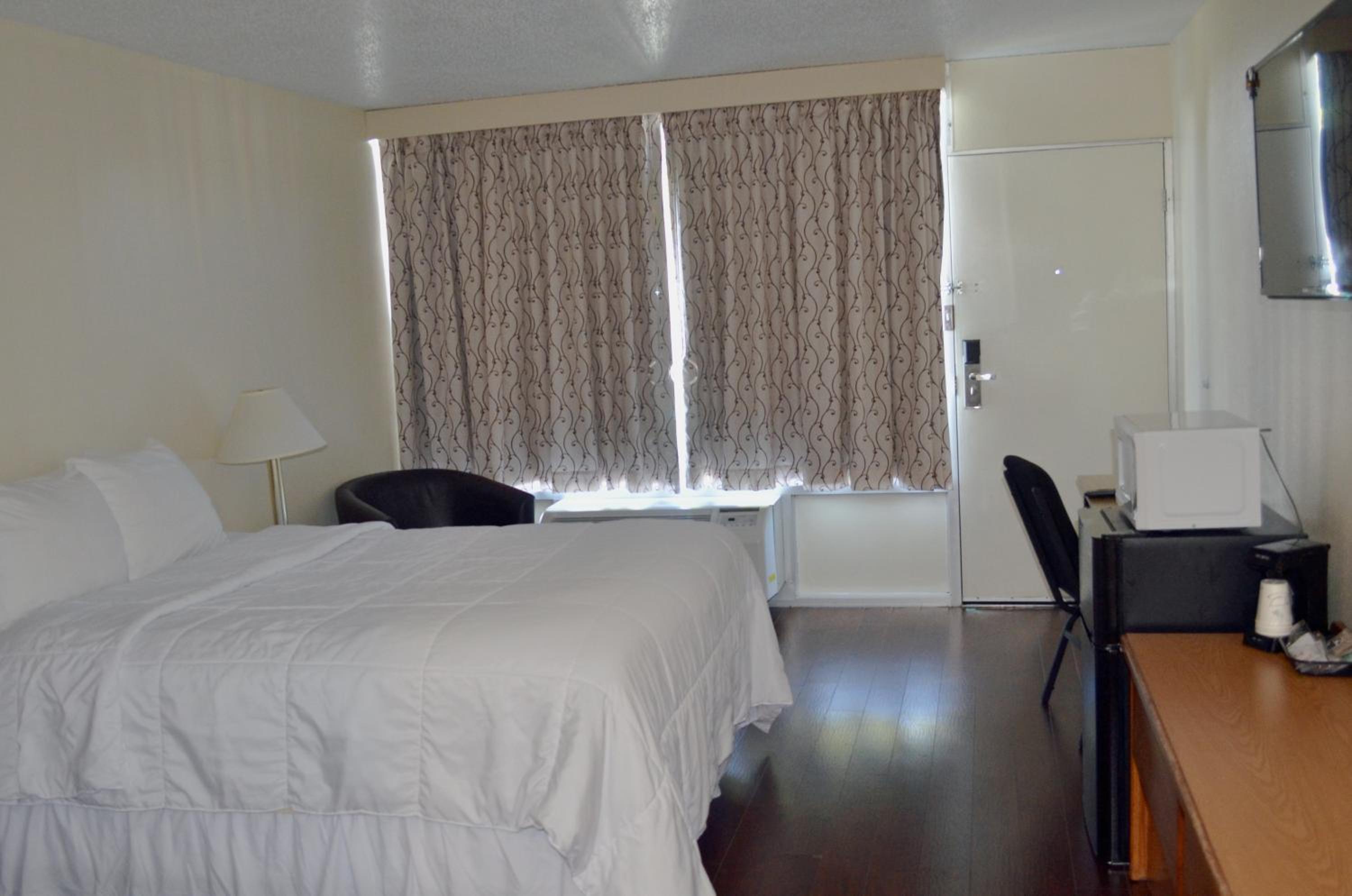 Queen Room photo 1